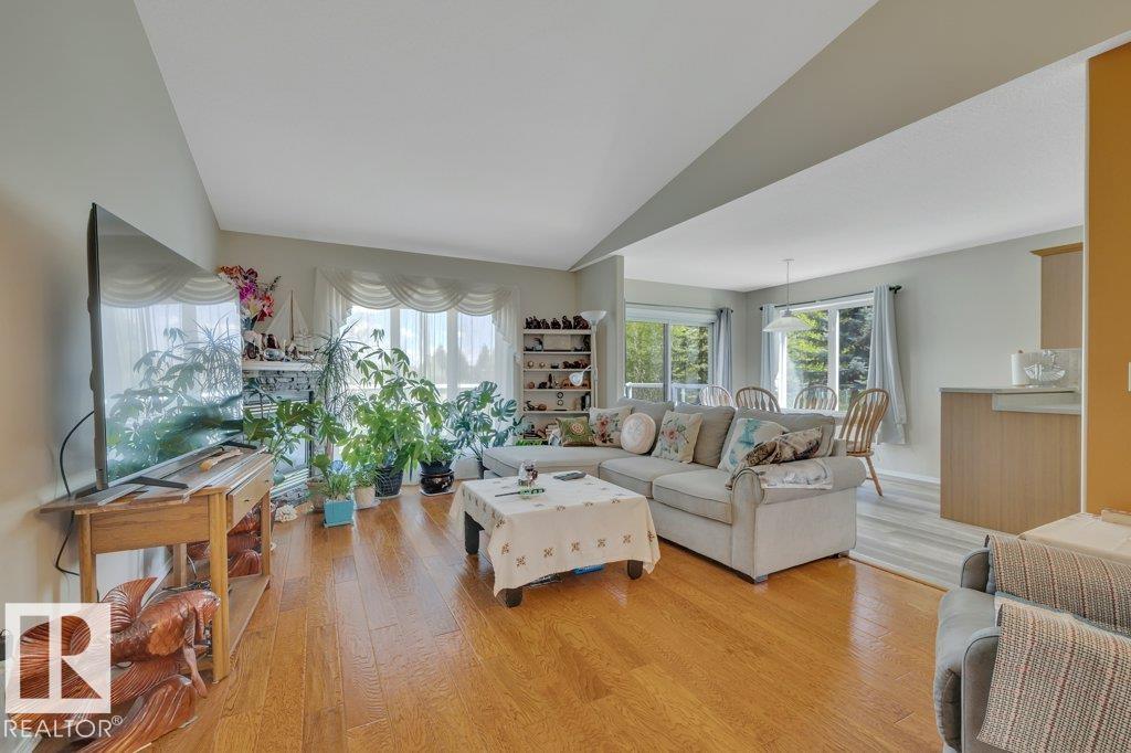 Photo 8 at 205 Ravine villa(s), Bridgeport, Leduc