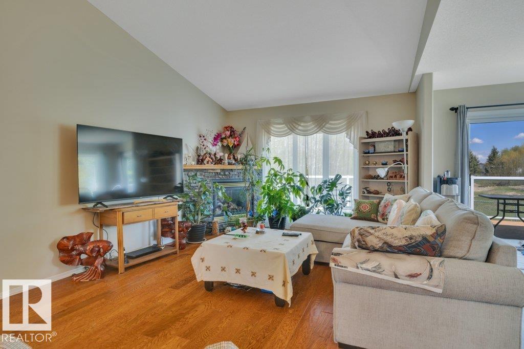 Photo 9 at 205 Ravine villa(s), Bridgeport, Leduc