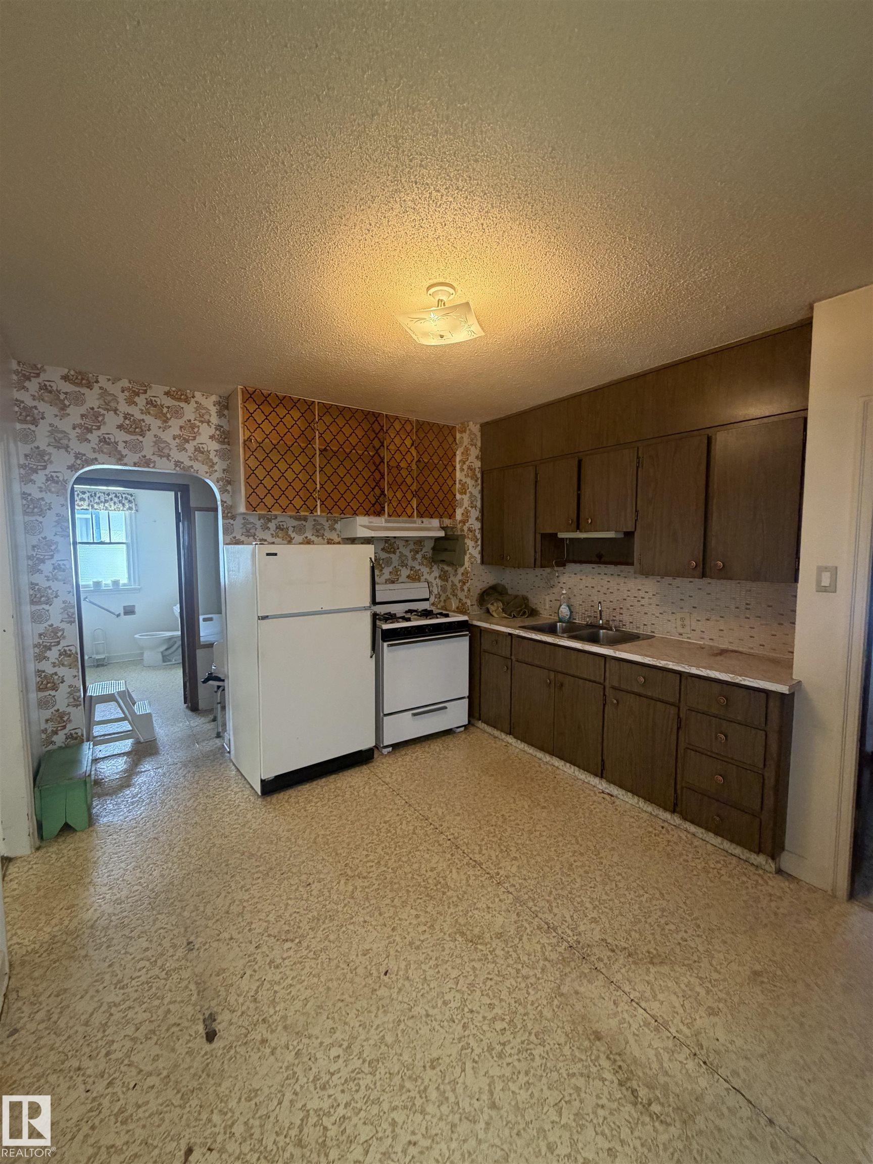 Photo 8 at 9630 106 Avenue NW, Mccauley, Edmonton
