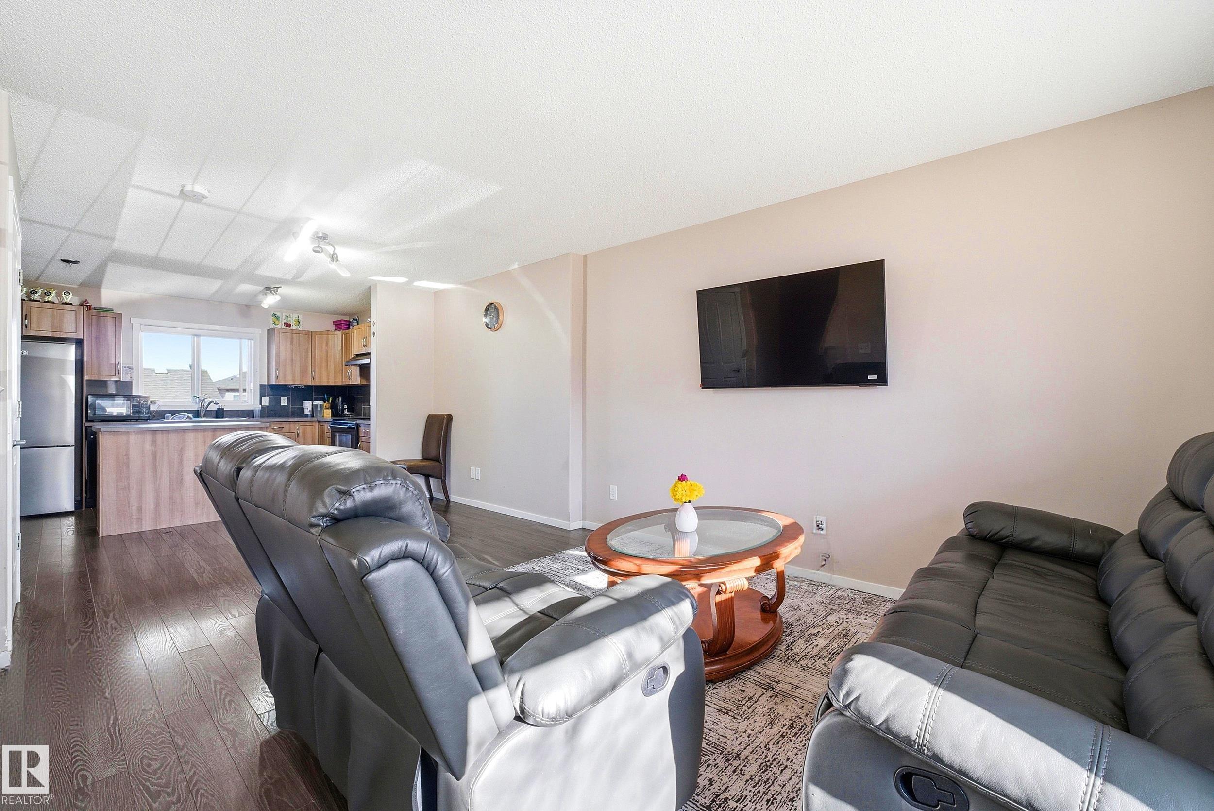 Photo 6 at 2132 32 Street NW, Laurel, Edmonton