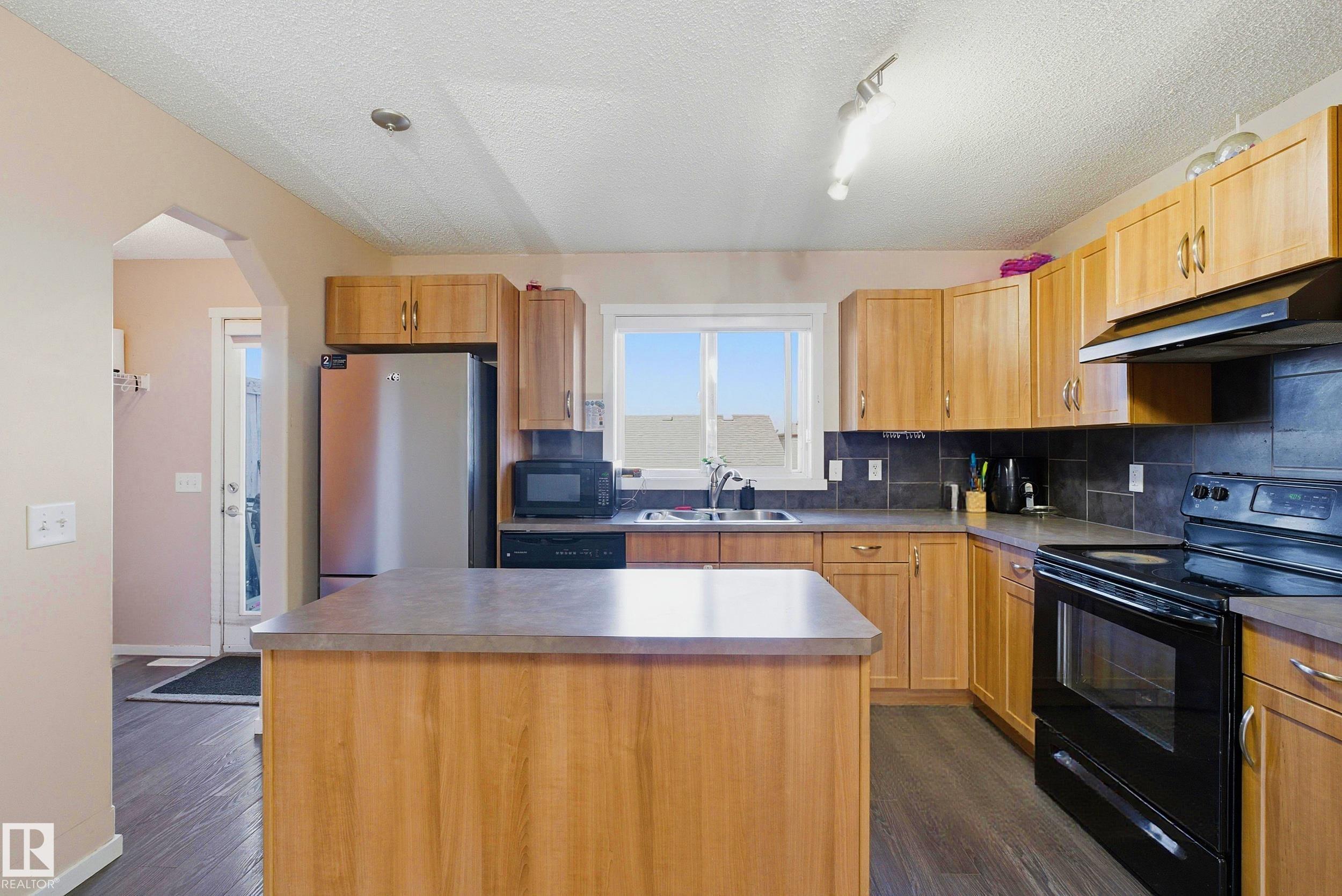 Photo 9 at 2132 32 Street NW, Laurel, Edmonton