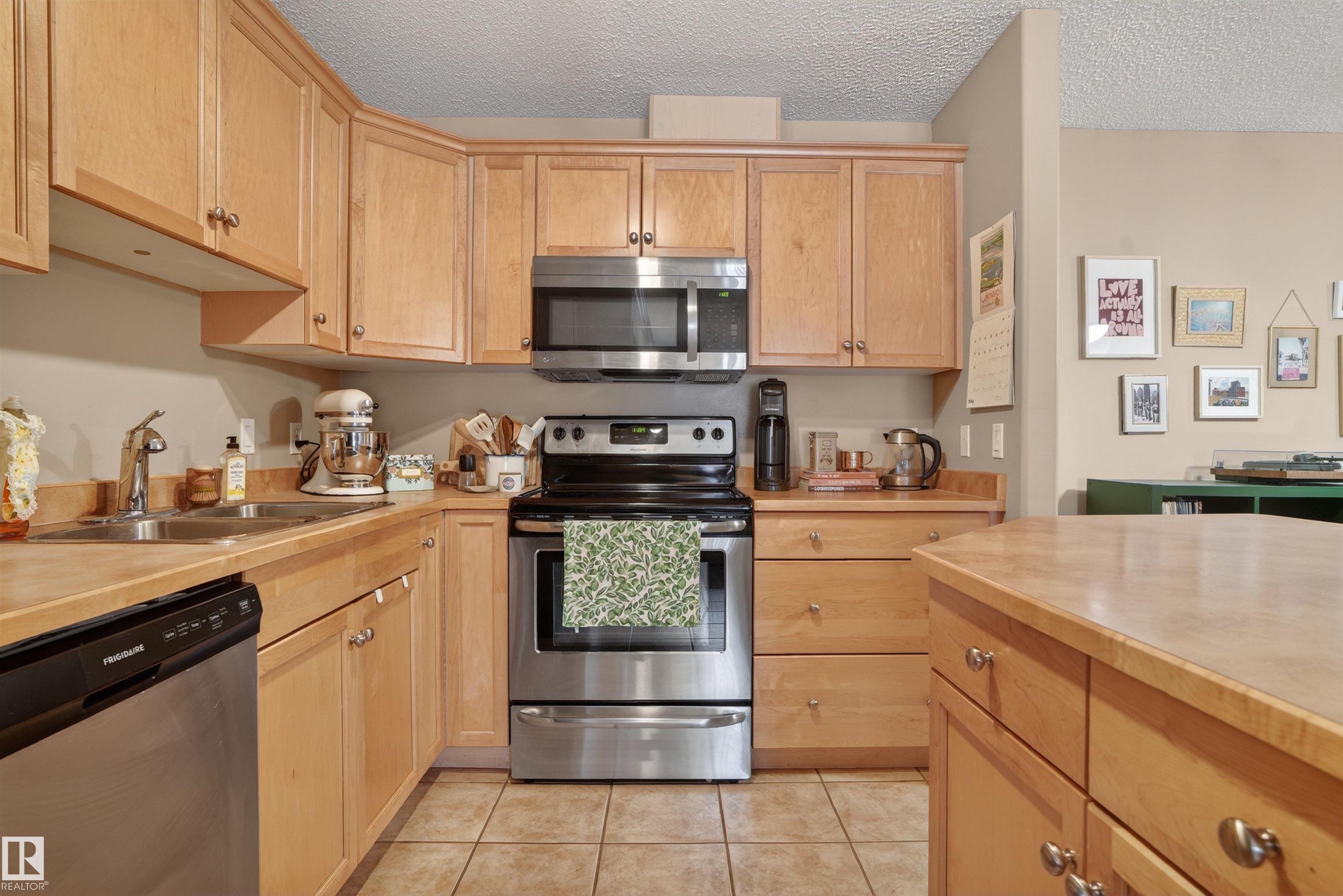 Photo 11 at 110 - 2903 Rabbit Hill Road NW, Hodgson, Edmonton