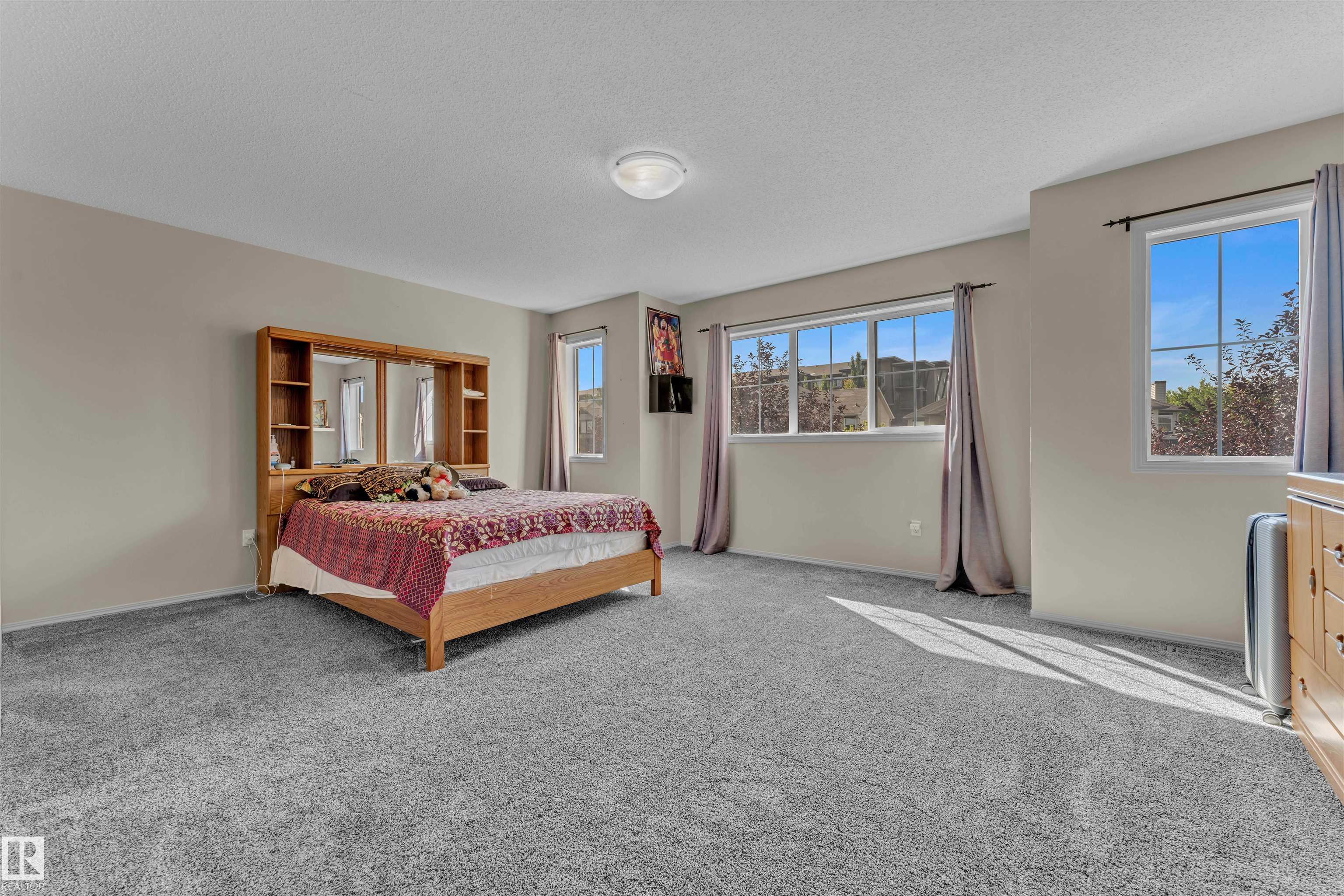 https://zimg.paragon.ice.com/ParagonImages/Property/PM/RAE/225401487/19/0/0/8f4199c98b538bd8e09afade28d598f2/1/aafa23b63840ea949466d91dd8d20432/225401487-BF7FDC23-F0BB-4F76-8BF3-94EFE3FC43DD.JPG