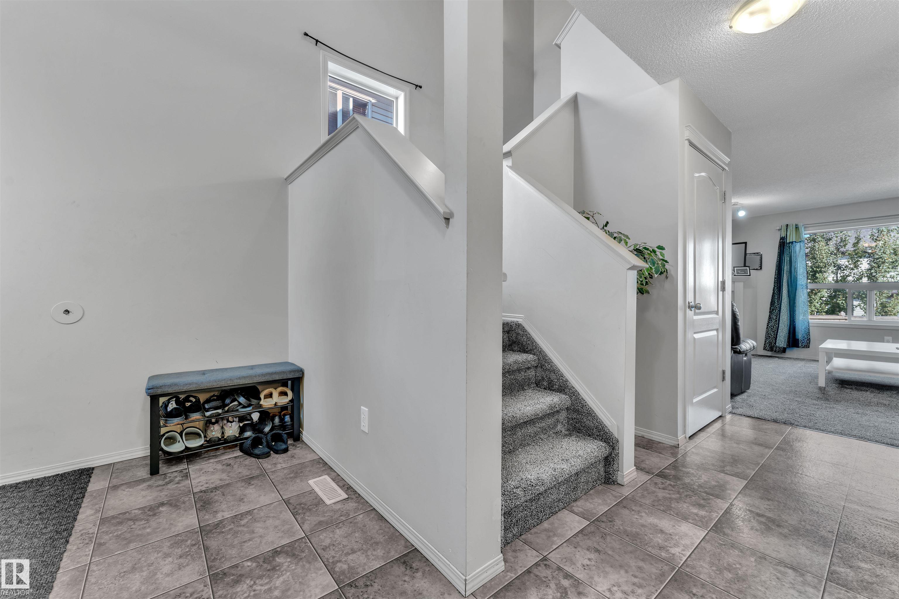 https://zimg.paragon.ice.com/ParagonImages/Property/PM/RAE/225401487/24/0/0/75e3b9e8737bf01eab3bdd255a3a3358/1/aafa23b63840ea949466d91dd8d20432/225401487-28400584-EC83-4CEF-A16C-BB313A006401.JPG
