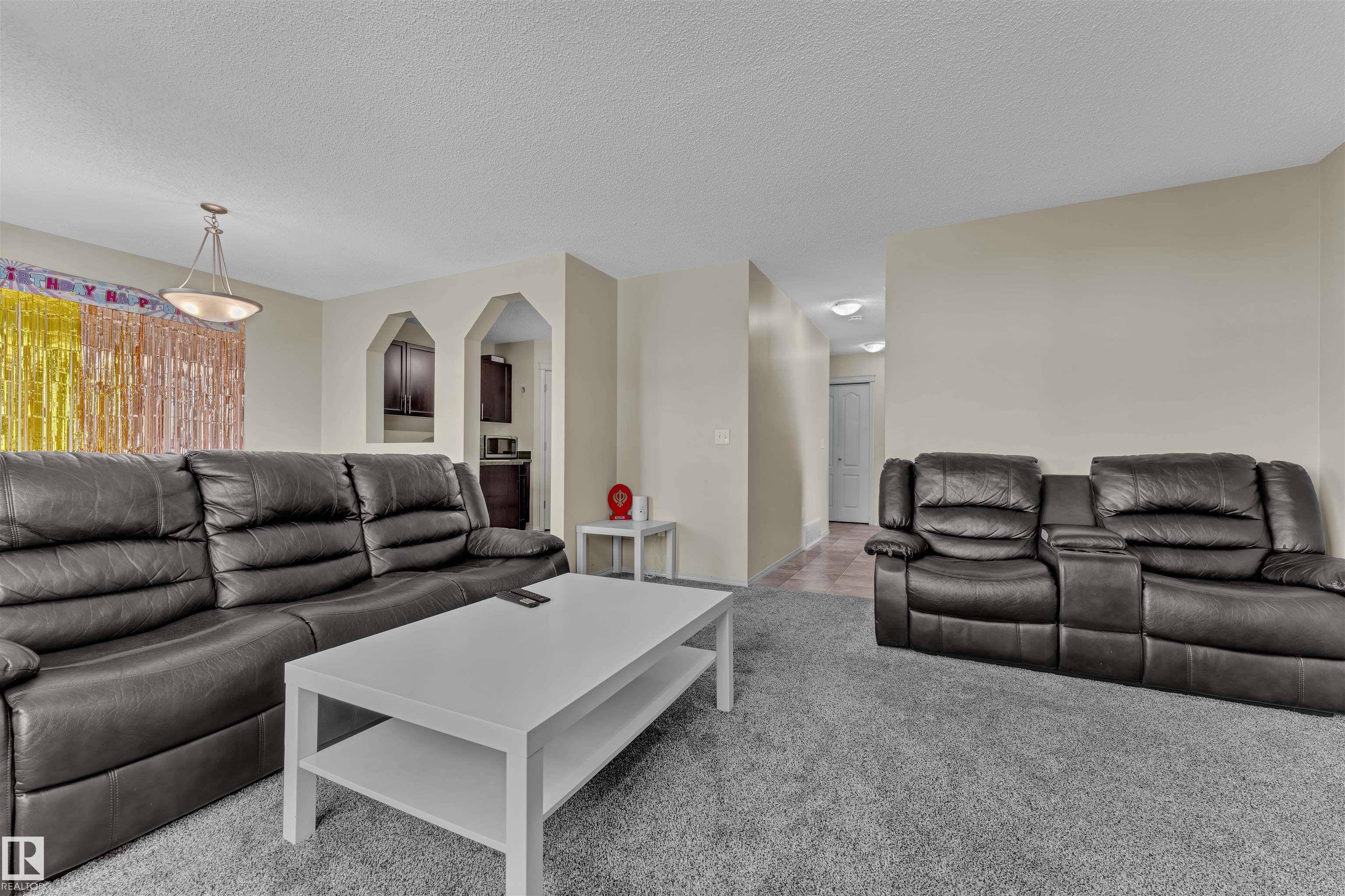 https://zimg.paragon.ice.com/ParagonImages/Property/PM/RAE/225401487/7/0/0/07c19d9fd8540acc89ffbd7ae1c9cdbf/1/aafa23b63840ea949466d91dd8d20432/225401487-69EBEF81-4432-4CEA-9A68-067DEA8B7D00.JPG