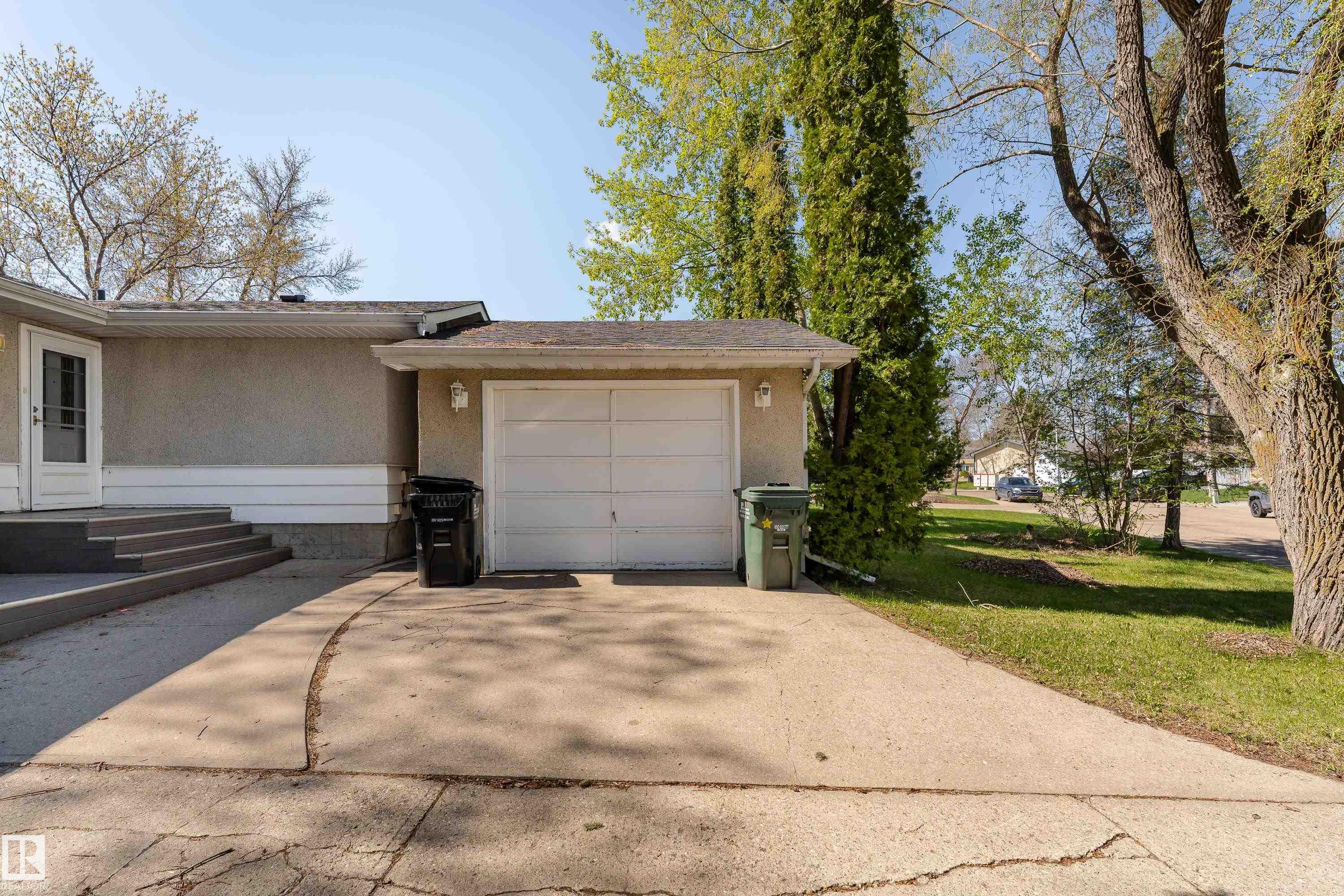 Photo 2 at 23 Bluebird Crescent, Brentwood, Sherwood Park