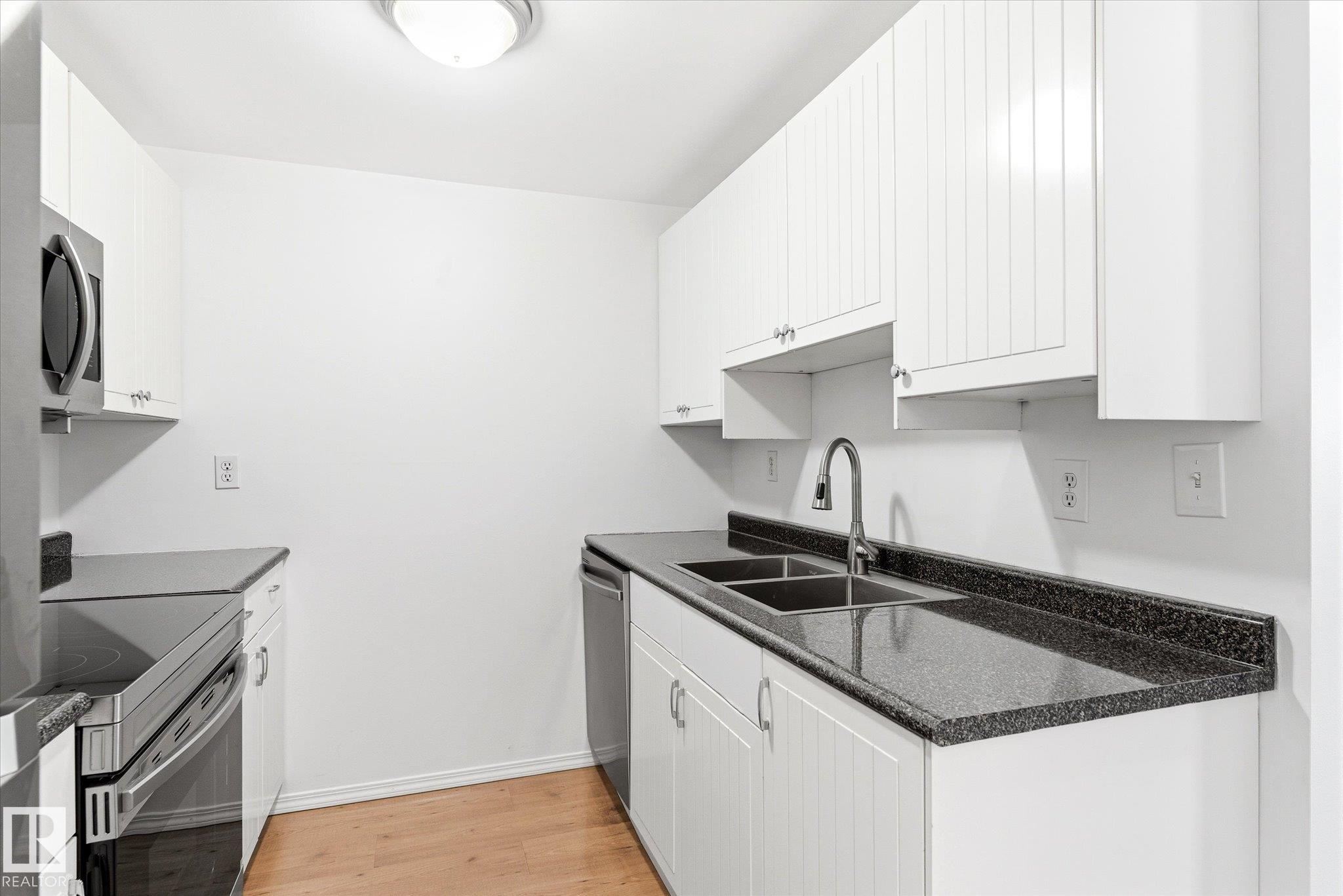 Photo 10 at 6320 184 Street NW, Ormsby Place, Edmonton