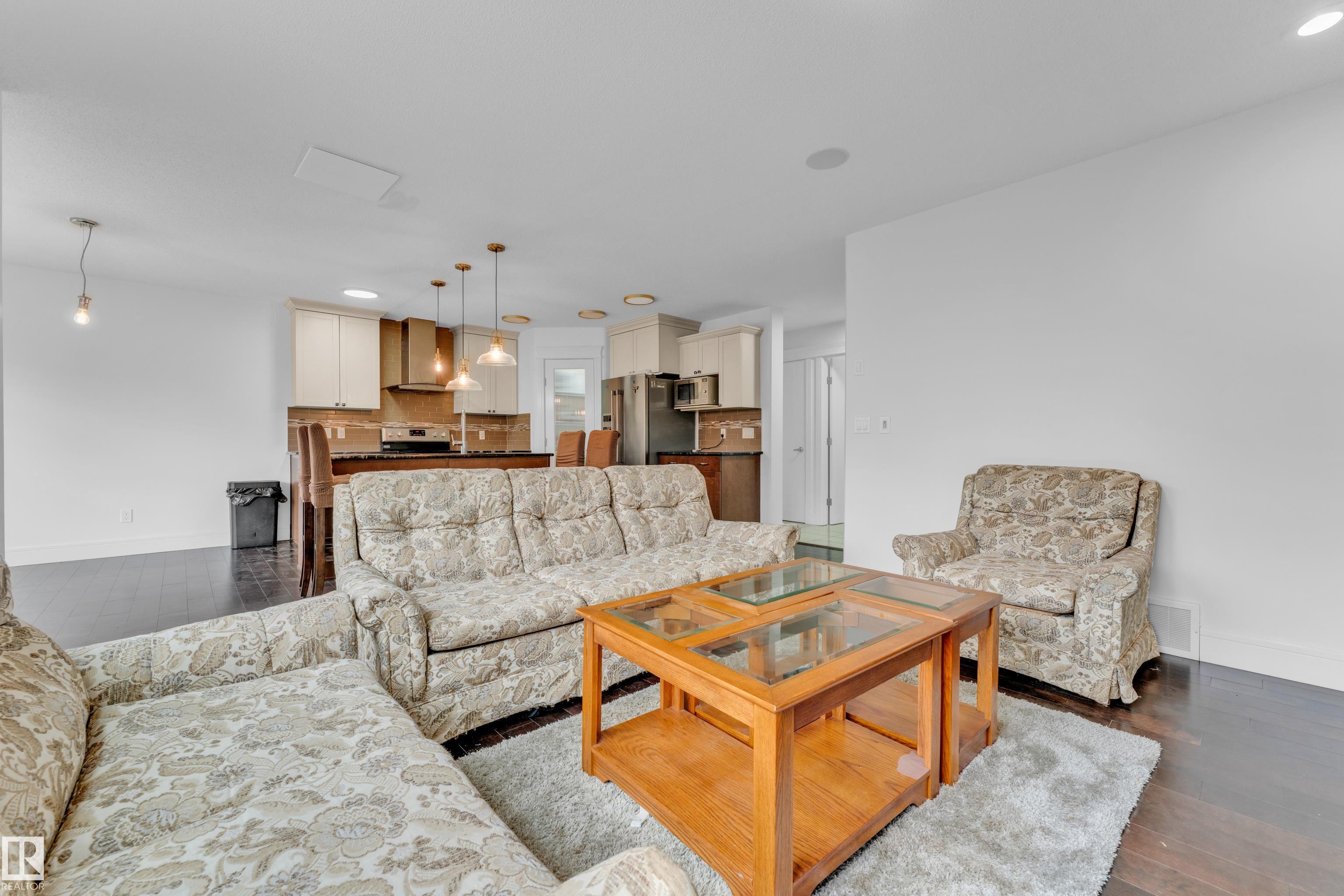 https://zimg.paragon.ice.com/ParagonImages/Property/PM/RAE/225401501/17/0/0/f9c6bd3cc21016f02fd6f343325b83ed/1/e4495a7259a777493a90365bc60b4d91/225401501-09ca9c8a-b5ce-406c-ab16-095c6ca4c051.JPG