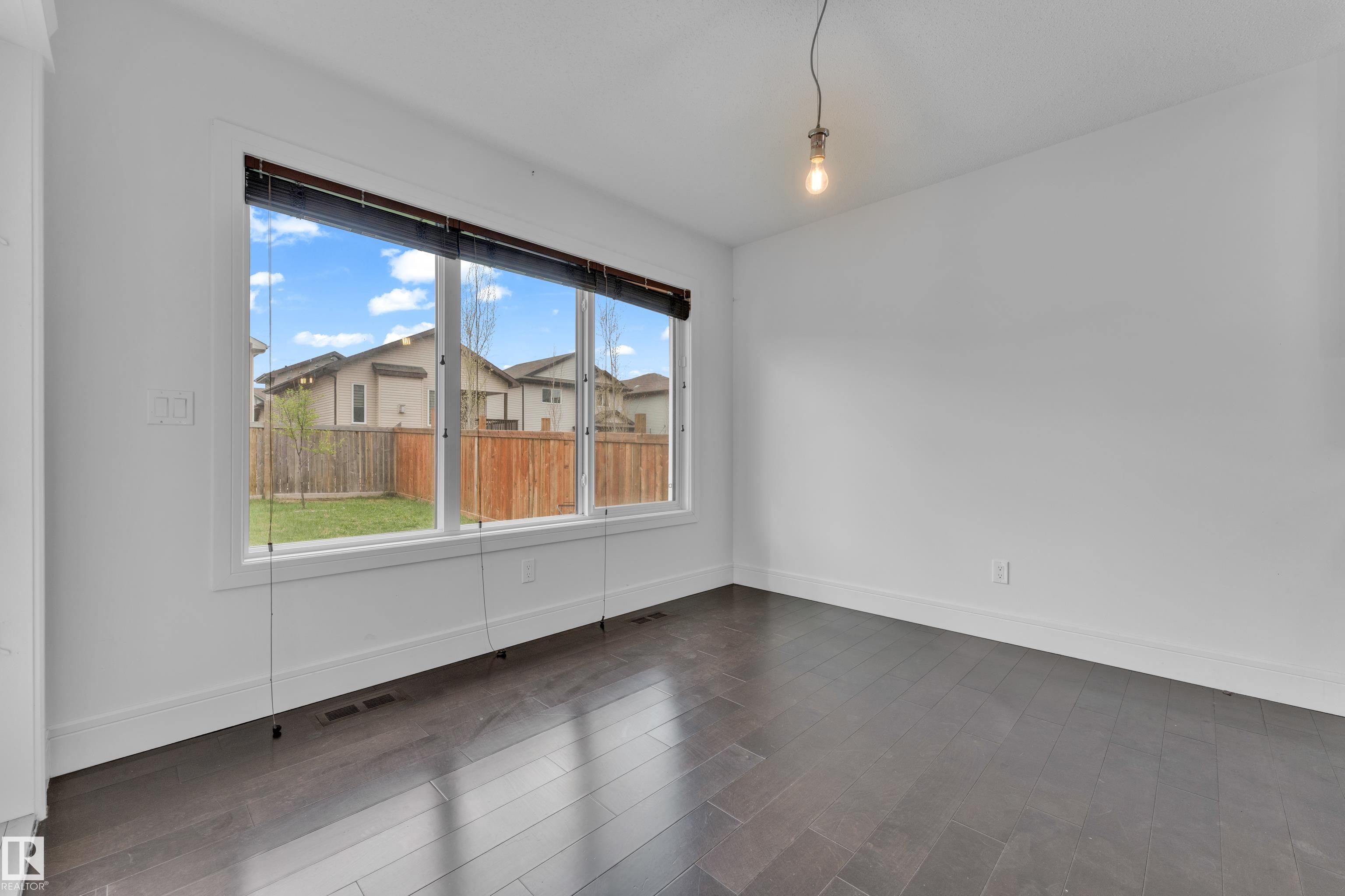 https://zimg.paragon.ice.com/ParagonImages/Property/PM/RAE/225401501/18/0/0/88281b9b2710a073e733fd742e7ef340/1/e4495a7259a777493a90365bc60b4d91/225401501-09359343-783f-4388-be70-014847540dae.JPG