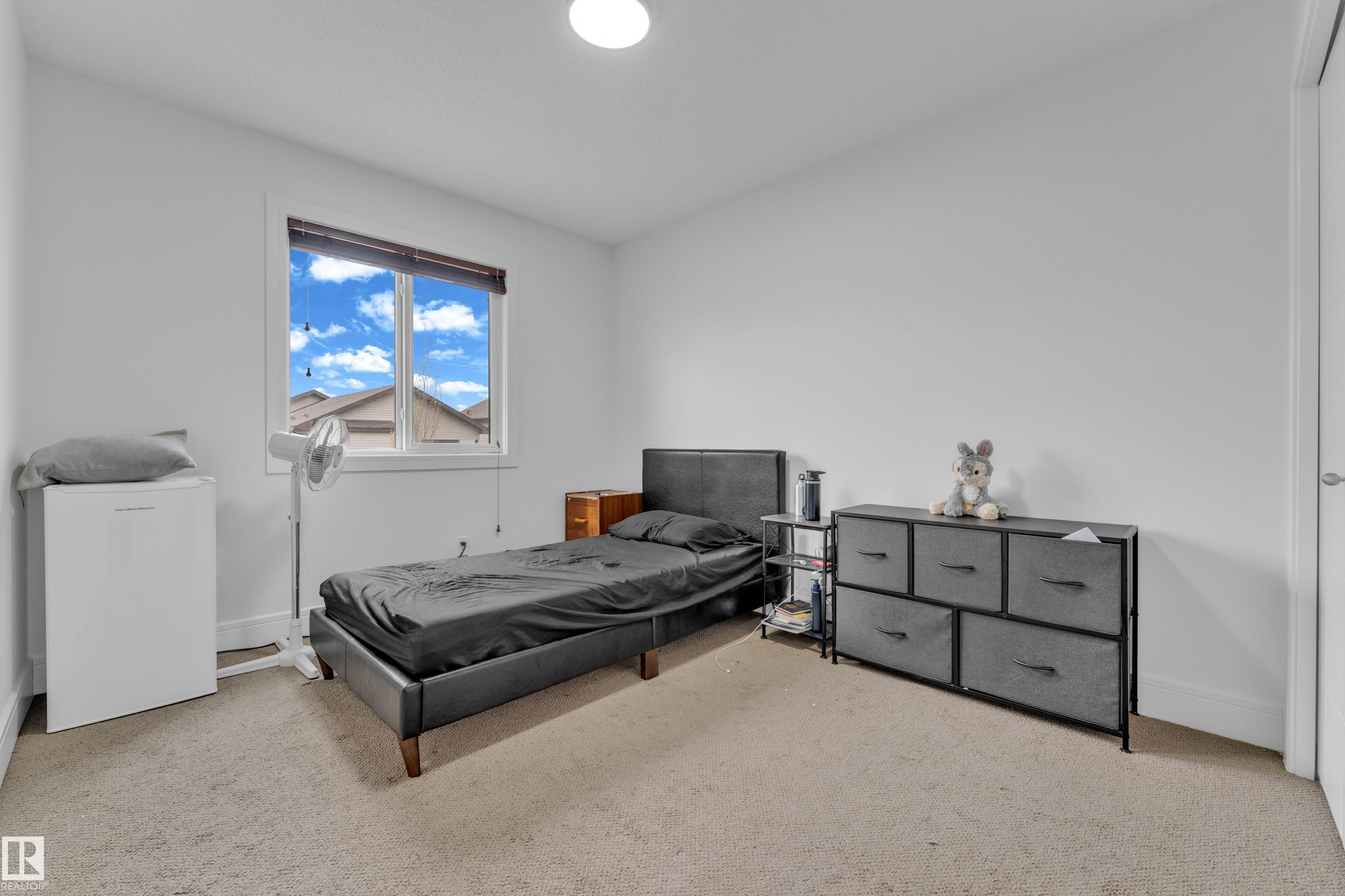 https://zimg.paragon.ice.com/ParagonImages/Property/PM/RAE/225401501/30/0/0/9906d534569e9cdab0497ea17359aa92/1/e4495a7259a777493a90365bc60b4d91/225401501-1049f502-b46b-45bc-bb86-8e78a3f7bae6.JPG