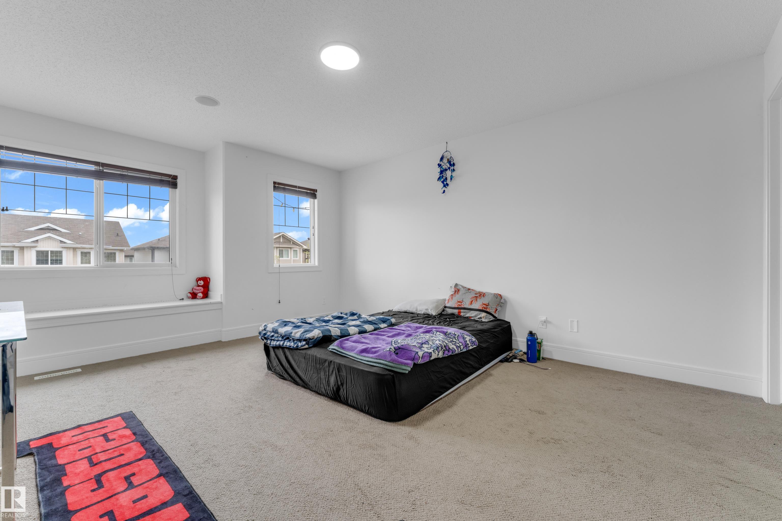 https://zimg.paragon.ice.com/ParagonImages/Property/PM/RAE/225401501/33/0/0/ce85562dd77c2bd0568c98d96c051398/1/e4495a7259a777493a90365bc60b4d91/225401501-1cef6813-cf31-4a6d-b3c0-a2131843bce1.JPG