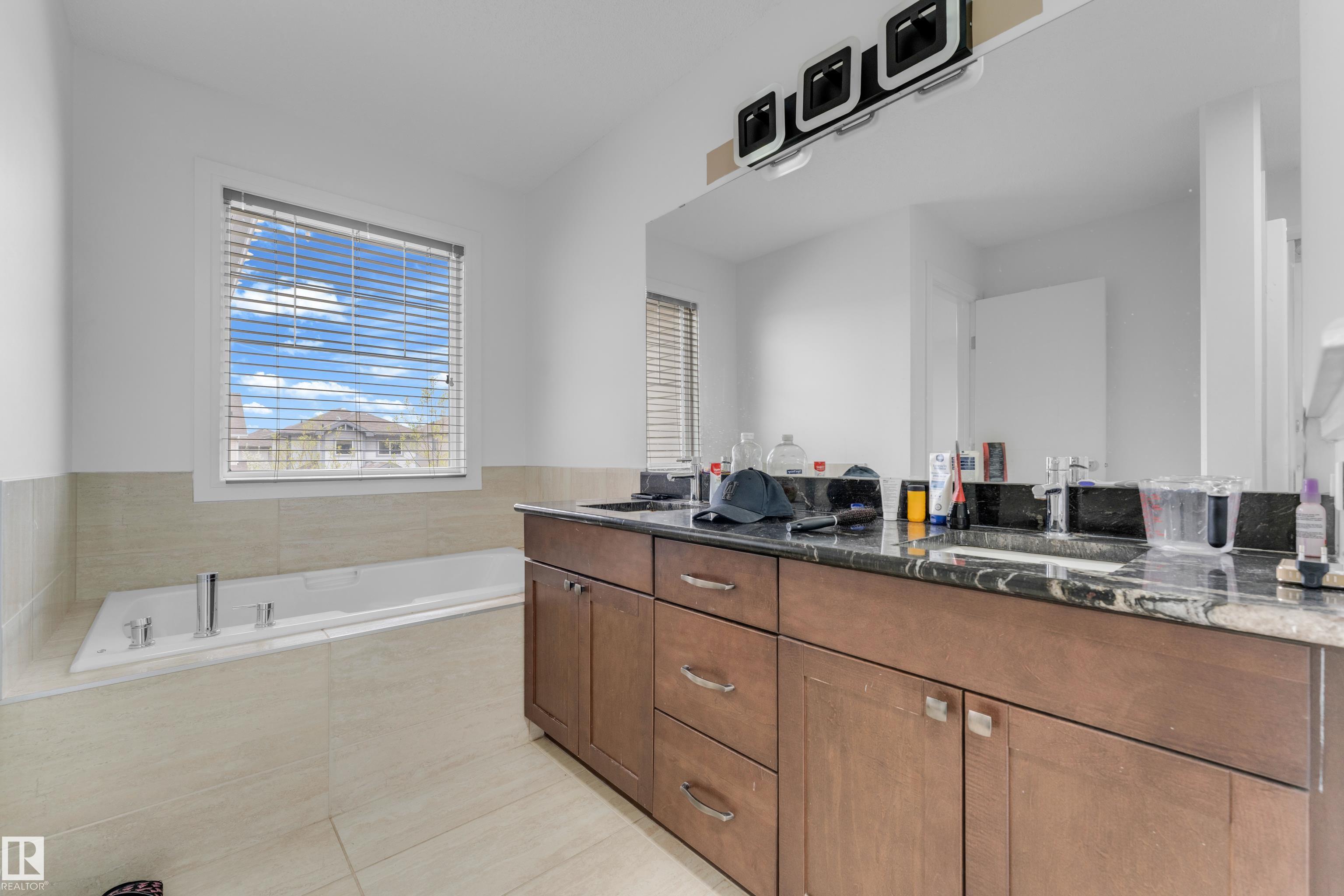 https://zimg.paragon.ice.com/ParagonImages/Property/PM/RAE/225401501/36/0/0/ed7855ee9dede7c83ac9b3f0124b09da/1/e4495a7259a777493a90365bc60b4d91/225401501-571eecf2-e2b7-4f14-b812-fd7ec3058b52.JPG