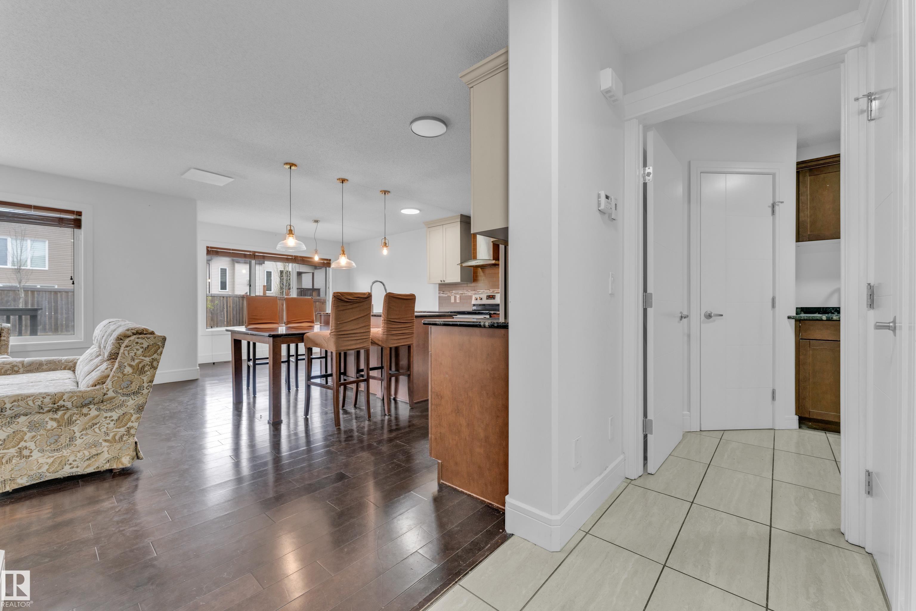 https://zimg.paragon.ice.com/ParagonImages/Property/PM/RAE/225401501/7/0/0/ad8036c8335b16f71e5a780d5ae0a33a/1/e4495a7259a777493a90365bc60b4d91/225401501-d86ccb14-4111-4af2-83a3-de79b813a7cb.JPG