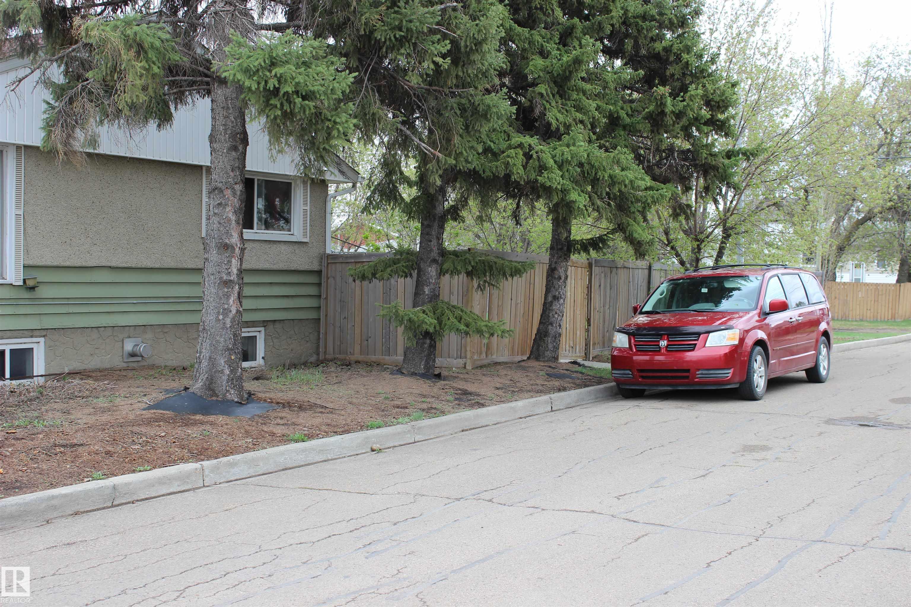 15941 106a Avenue NW, Britannia Youngstown, Edmonton