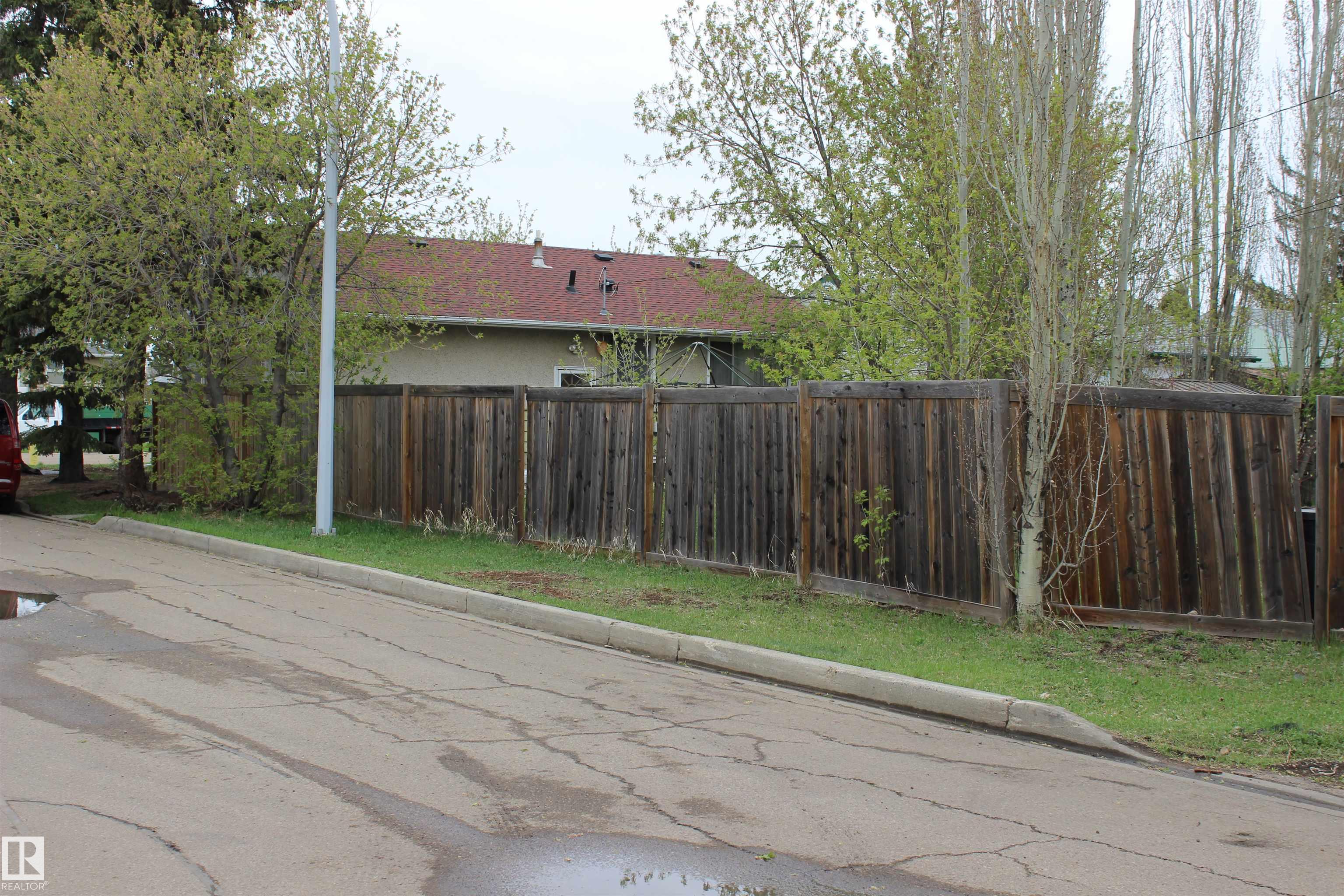 15941 106a Avenue NW, Britannia Youngstown, Edmonton