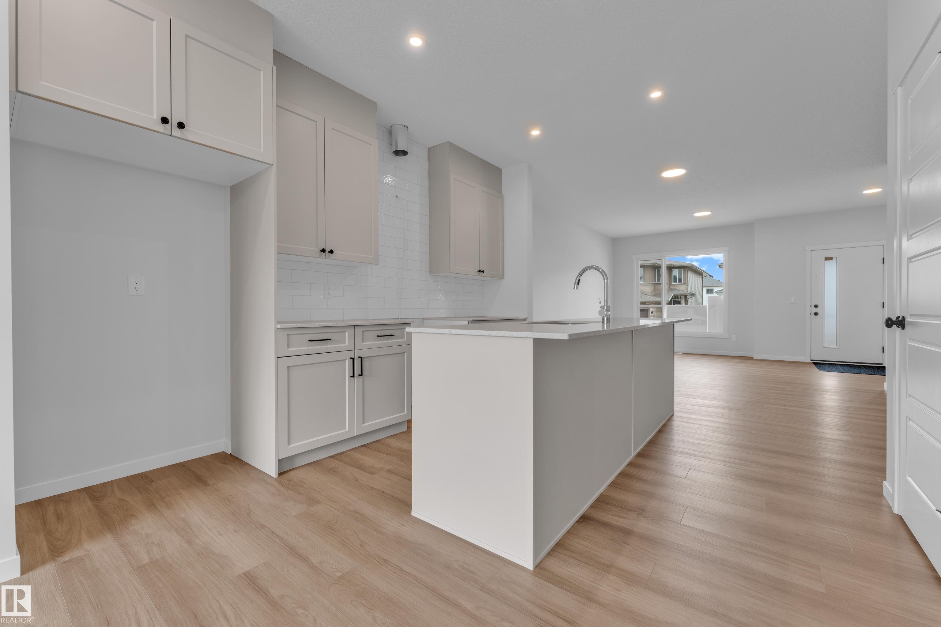 https://zimg.paragon.ice.com/ParagonImages/Property/PM/RAE/225401507/13/0/0/d05d9965ce88f2f906acaadebd3ea38f/1/fa46f93ef2c27b30549ff52b94b8b02d/225401507-e739ae48-e43f-4035-8fba-f8574c8e7a49.JPG