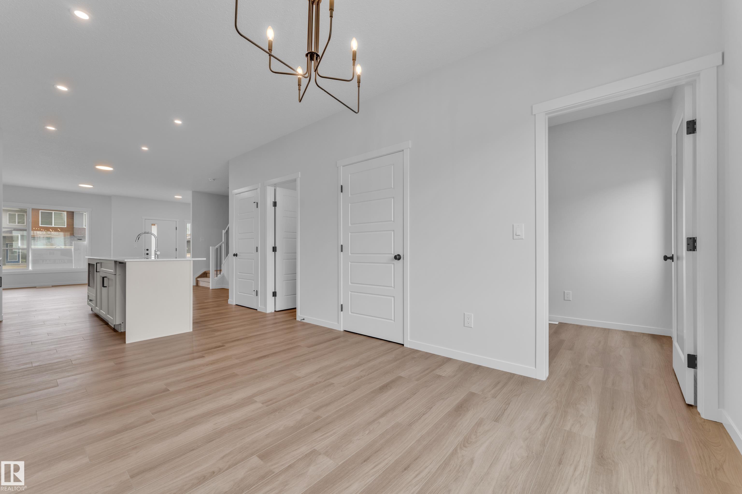 https://zimg.paragon.ice.com/ParagonImages/Property/PM/RAE/225401507/14/0/0/41fdd9c3f6a94d71cc5b2bb10b74f37b/1/fa46f93ef2c27b30549ff52b94b8b02d/225401507-97600543-5352-47b2-8d8c-97d4afc676e9.JPG