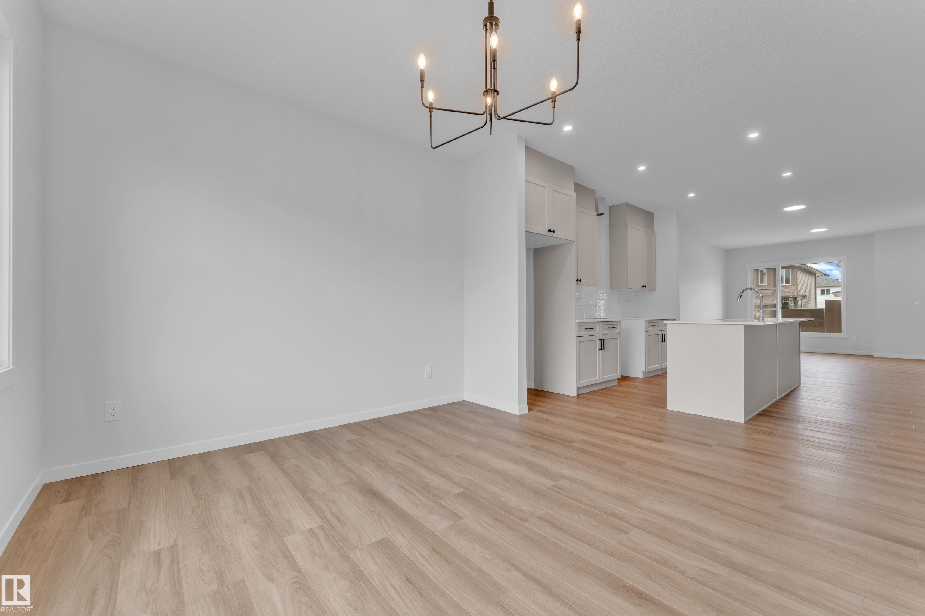 https://zimg.paragon.ice.com/ParagonImages/Property/PM/RAE/225401507/16/0/0/ec19d07415e335c774cf5e80f0ef0461/1/fa46f93ef2c27b30549ff52b94b8b02d/225401507-04e330fc-8901-45c4-be18-5c0fbdbb94f0.JPG