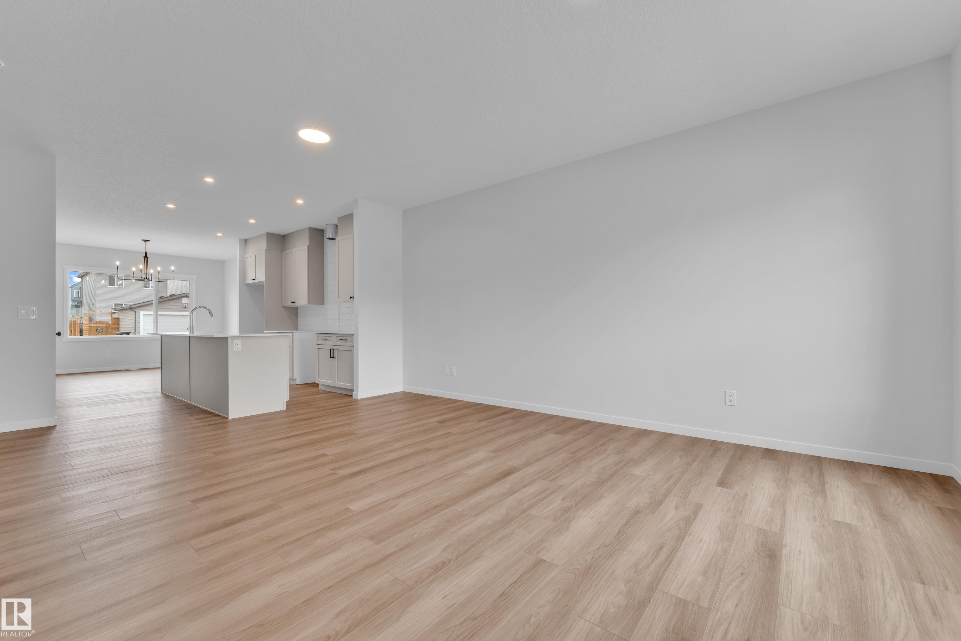 https://zimg.paragon.ice.com/ParagonImages/Property/PM/RAE/225401507/6/0/0/10e86e4e45d3282241d8bcf5c50b8f71/1/fa46f93ef2c27b30549ff52b94b8b02d/225401507-7a72a1c5-e957-45bb-9d97-dc5f939196d0.JPG