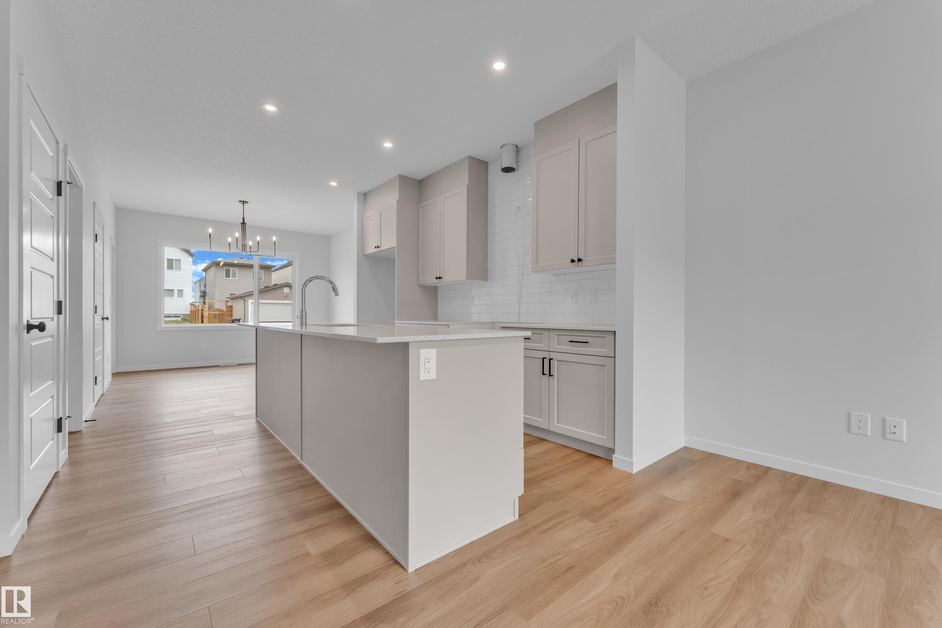 https://zimg.paragon.ice.com/ParagonImages/Property/PM/RAE/225401507/7/0/0/19f23ddce1e8280892968cc81a810148/1/fa46f93ef2c27b30549ff52b94b8b02d/225401507-fef683e0-907a-4ed4-b559-bae246ab5fec.JPG