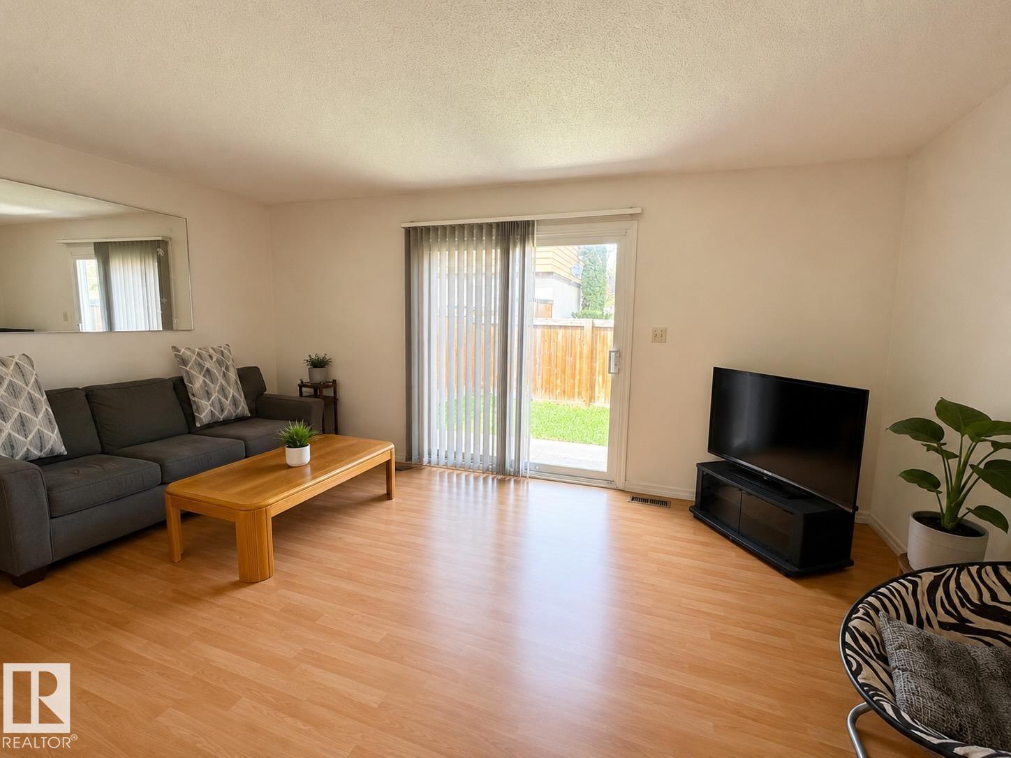 Picture for 126 WOODSTOCK NW
