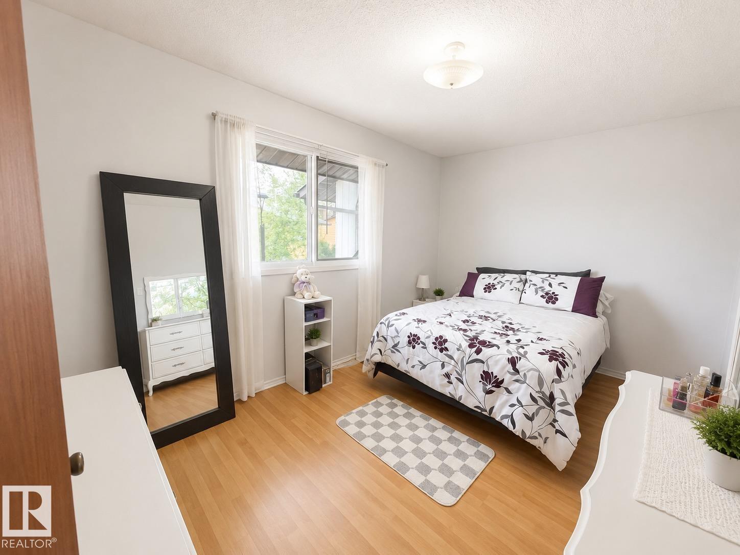 Picture for 126 WOODSTOCK NW