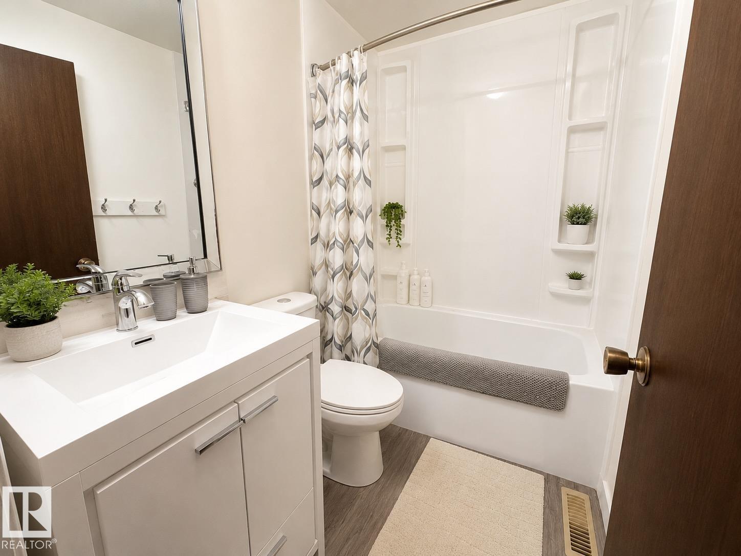 Photo 8 at 126 Woodstock NW, Callingwood North, Edmonton