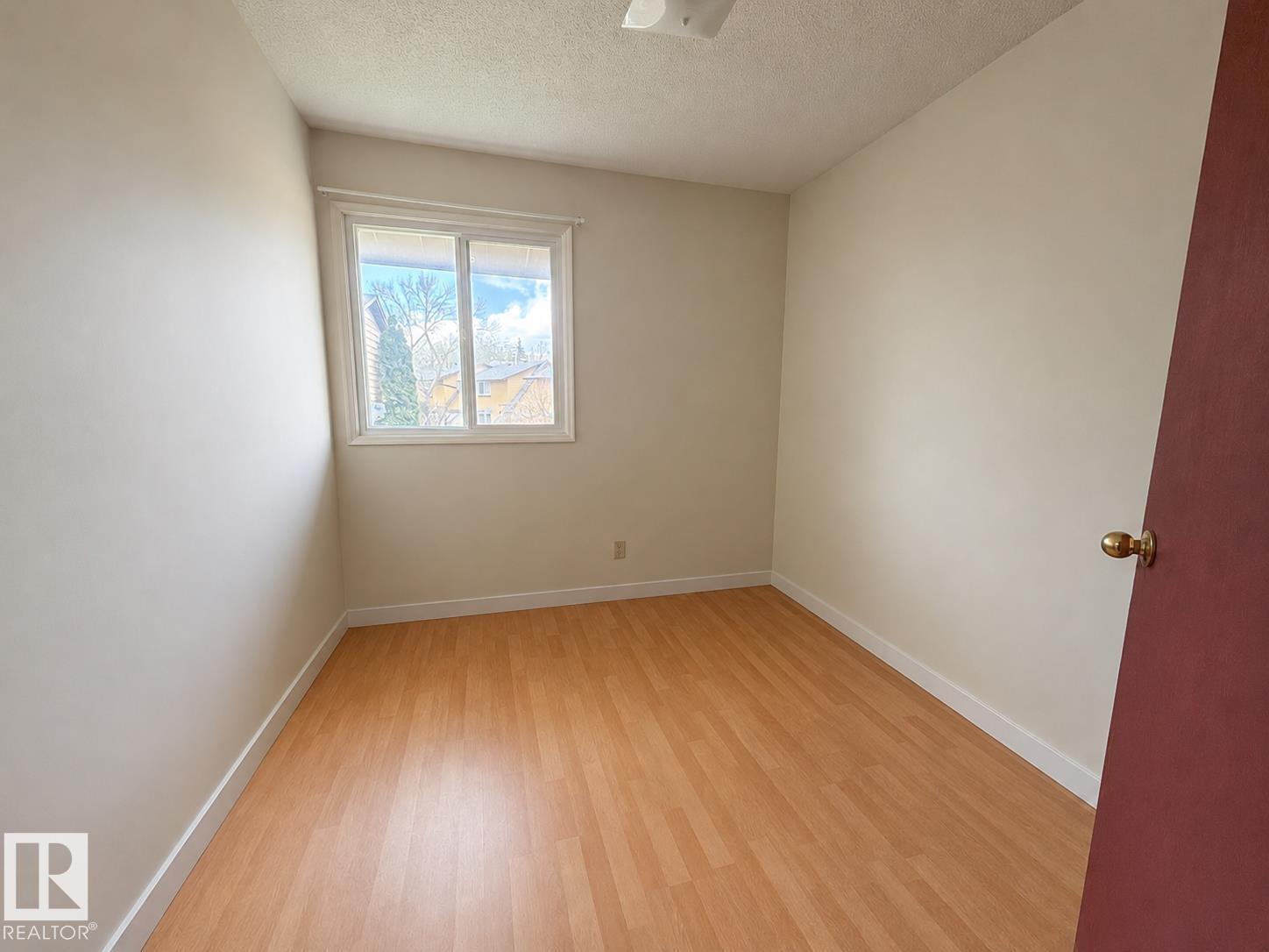 Photo 9 at 126 Woodstock NW, Callingwood North, Edmonton