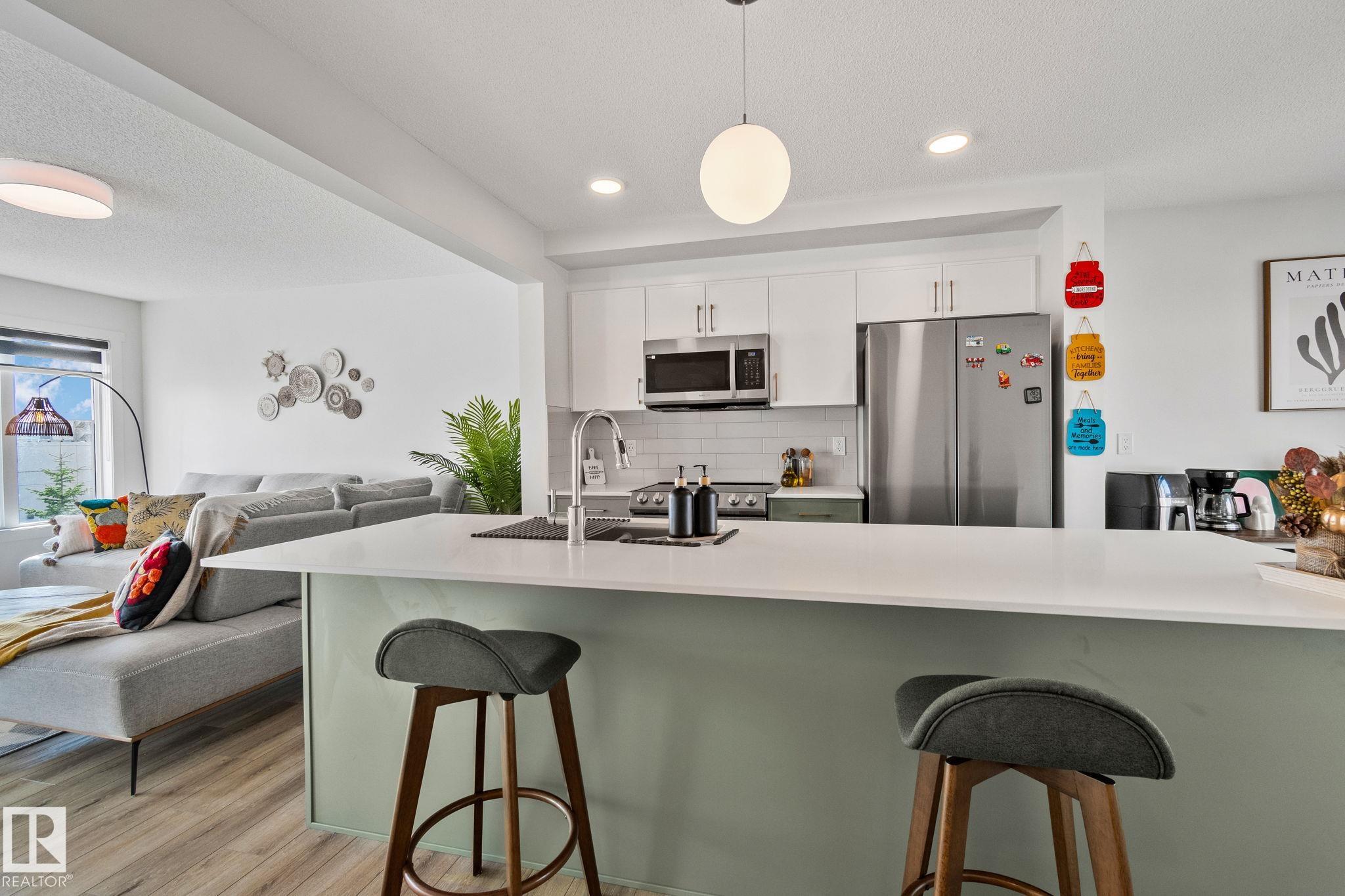 https://zimg.paragon.ice.com/ParagonImages/Property/PM/RAE/225401523/6/0/0/fe9cfe7d91ac3d9a2cd7657df3094195/1/43db44e6cf8e26b3e711408ff410a9c9/225401523-9B0A2FFF-2756-4310-86AE-5292DC1727AF.JPG