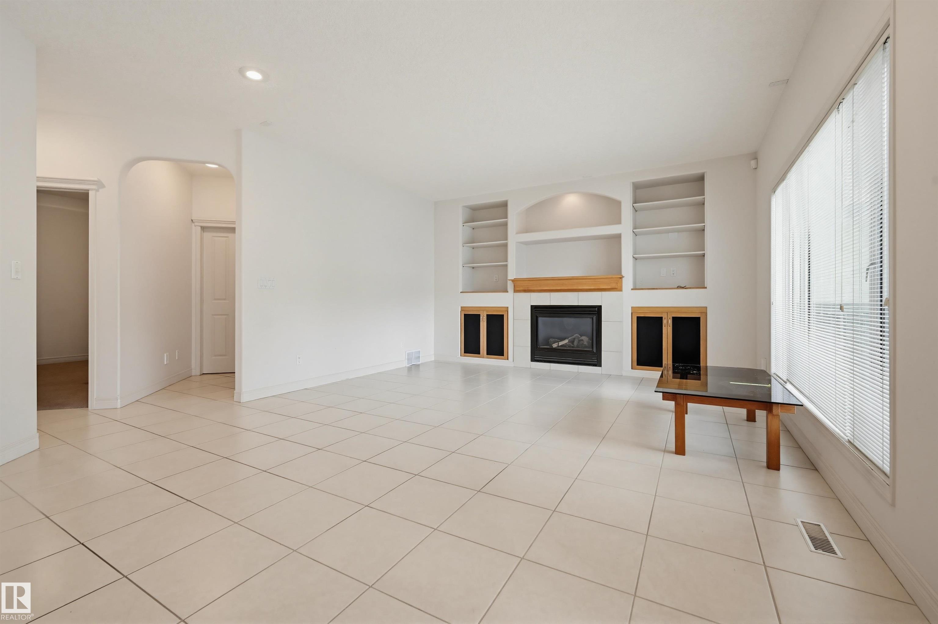 https://zimg.paragon.ice.com/ParagonImages/Property/PM/RAE/225401525/19/0/0/f19e65f9a93562c927202787a8a6422f/1/27b07923a8a2467f1906d2ddc320fcdc/225401525-b239b232-8a0e-4a32-8a8a-ba9cf5fb3530.JPG