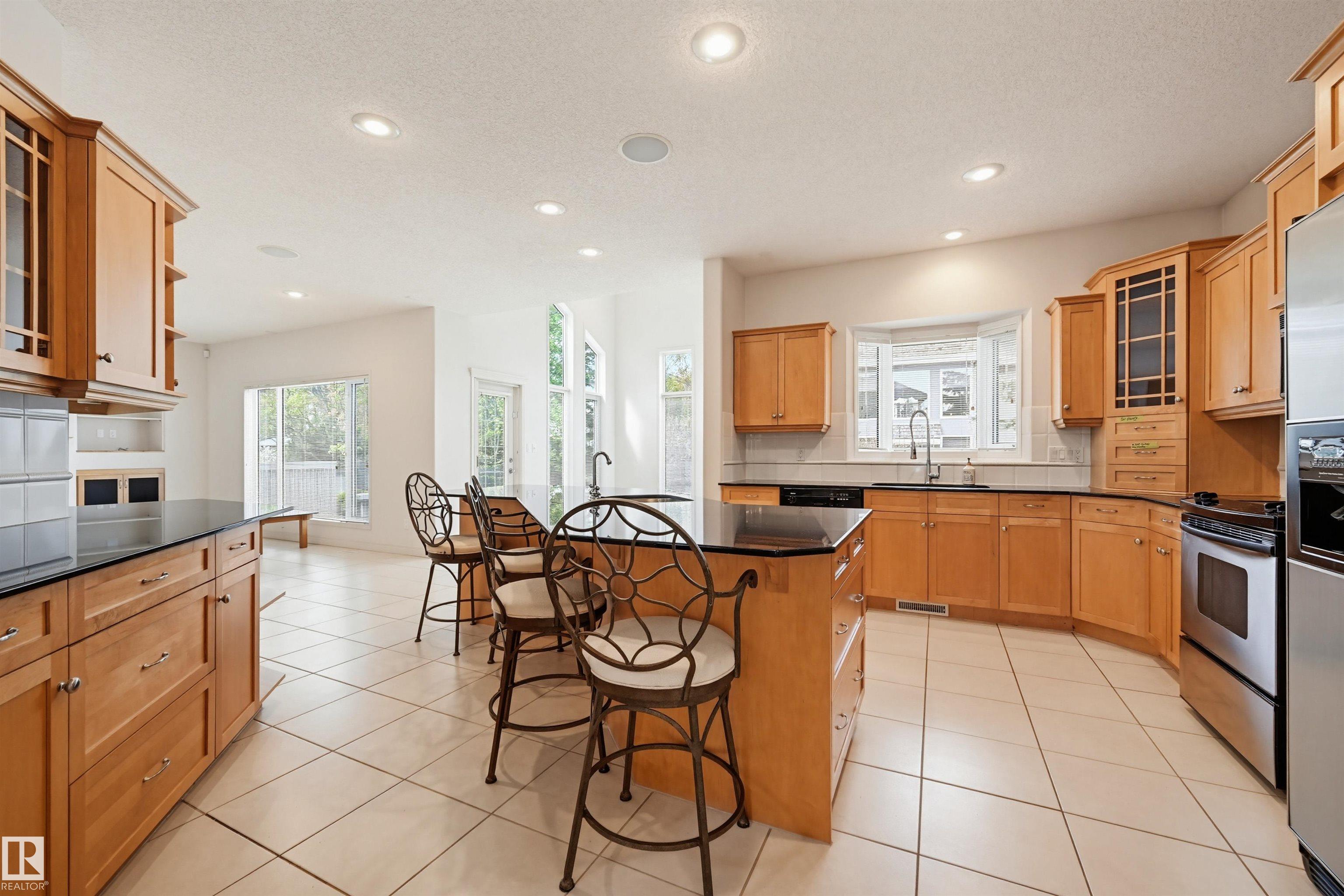 Photo 7 at 652 Henderson Street NW, Henderson Estates, Edmonton