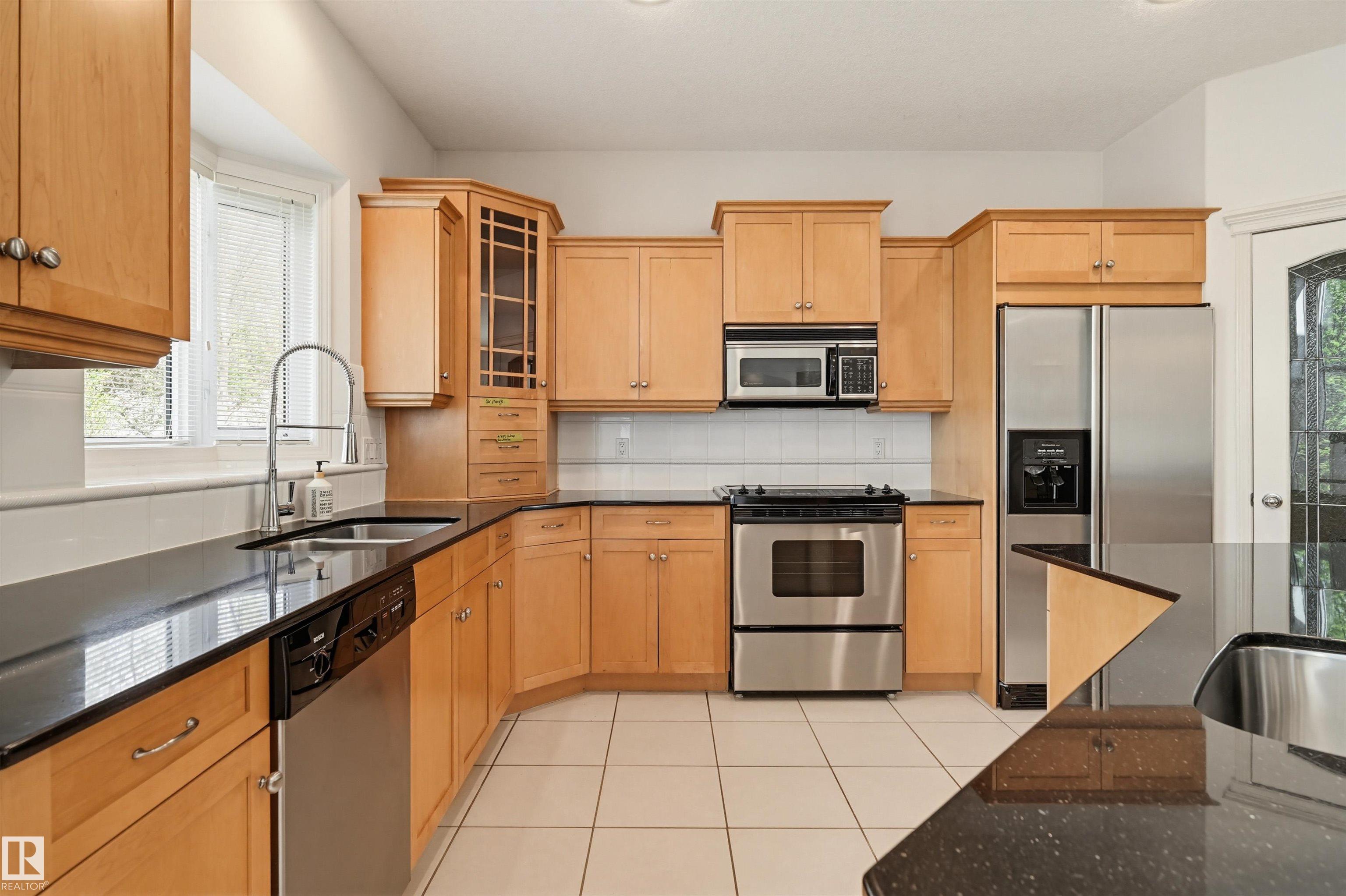 Photo 10 at 652 Henderson Street NW, Henderson Estates, Edmonton