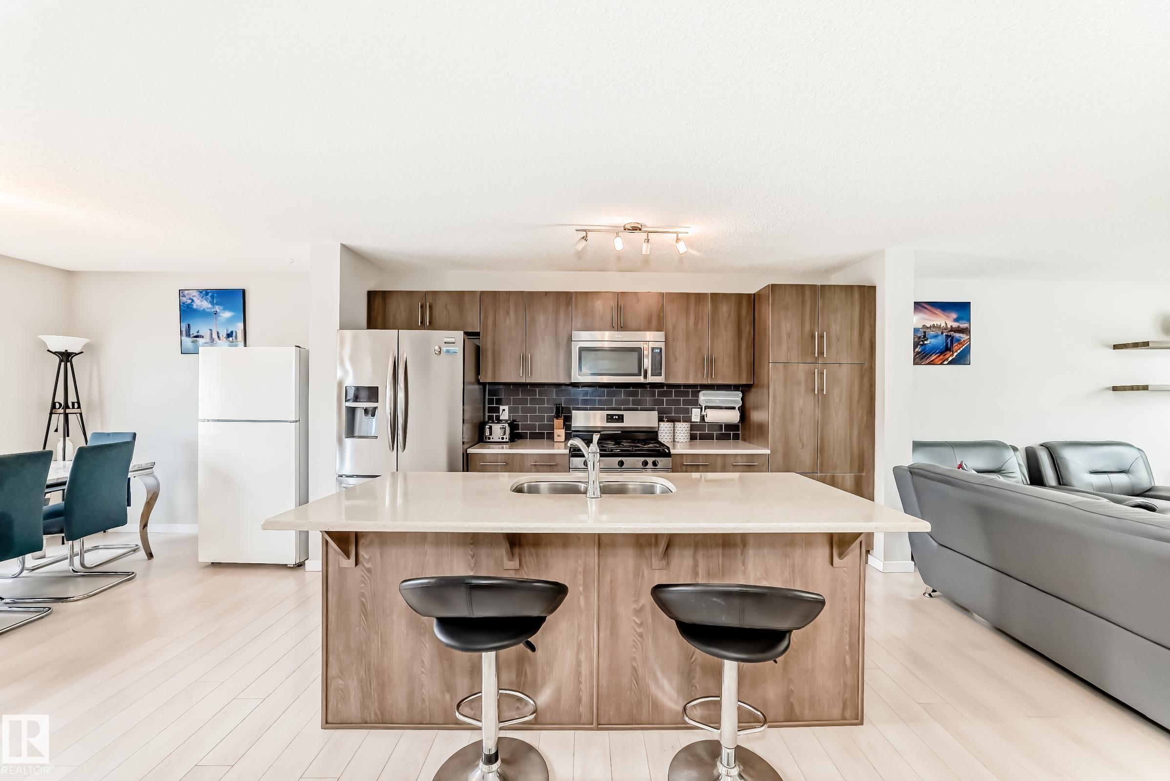 https://zimg.paragon.ice.com/ParagonImages/Property/PM/RAE/225401526/10/0/0/fd96f8a021a88438eec0f29f894c7821/1/a9dd7f7b79e5c33fd61ca3e02083ec30/225401526-4d8a0ea6-4ebf-4672-a1c9-0e2efaade358.JPG