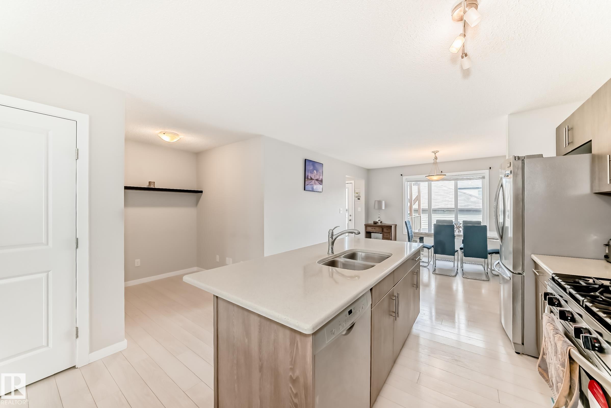 https://zimg.paragon.ice.com/ParagonImages/Property/PM/RAE/225401526/12/0/0/b6a0f367672a73d3905bfe245feda578/1/a9dd7f7b79e5c33fd61ca3e02083ec30/225401526-7f1731df-6efb-4867-81eb-055e1427d49d.JPG