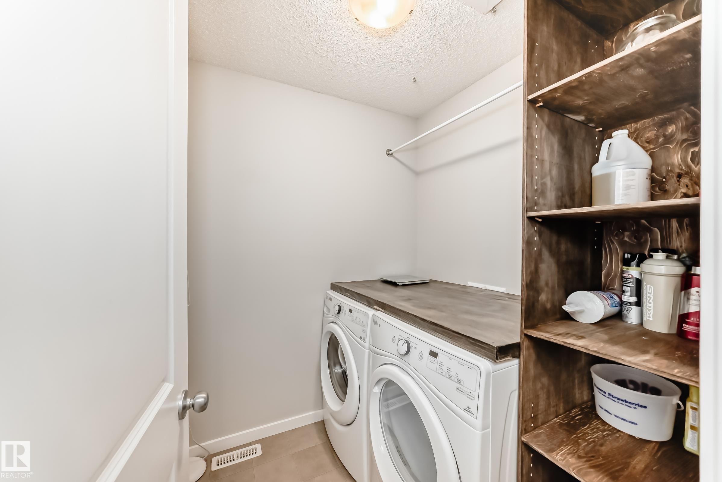 https://zimg.paragon.ice.com/ParagonImages/Property/PM/RAE/225401526/30/0/0/d73a8732bd781350cf8eea20974653b1/1/a9dd7f7b79e5c33fd61ca3e02083ec30/225401526-8d7ef099-be38-465e-8216-f0d6c46d28f6.JPG