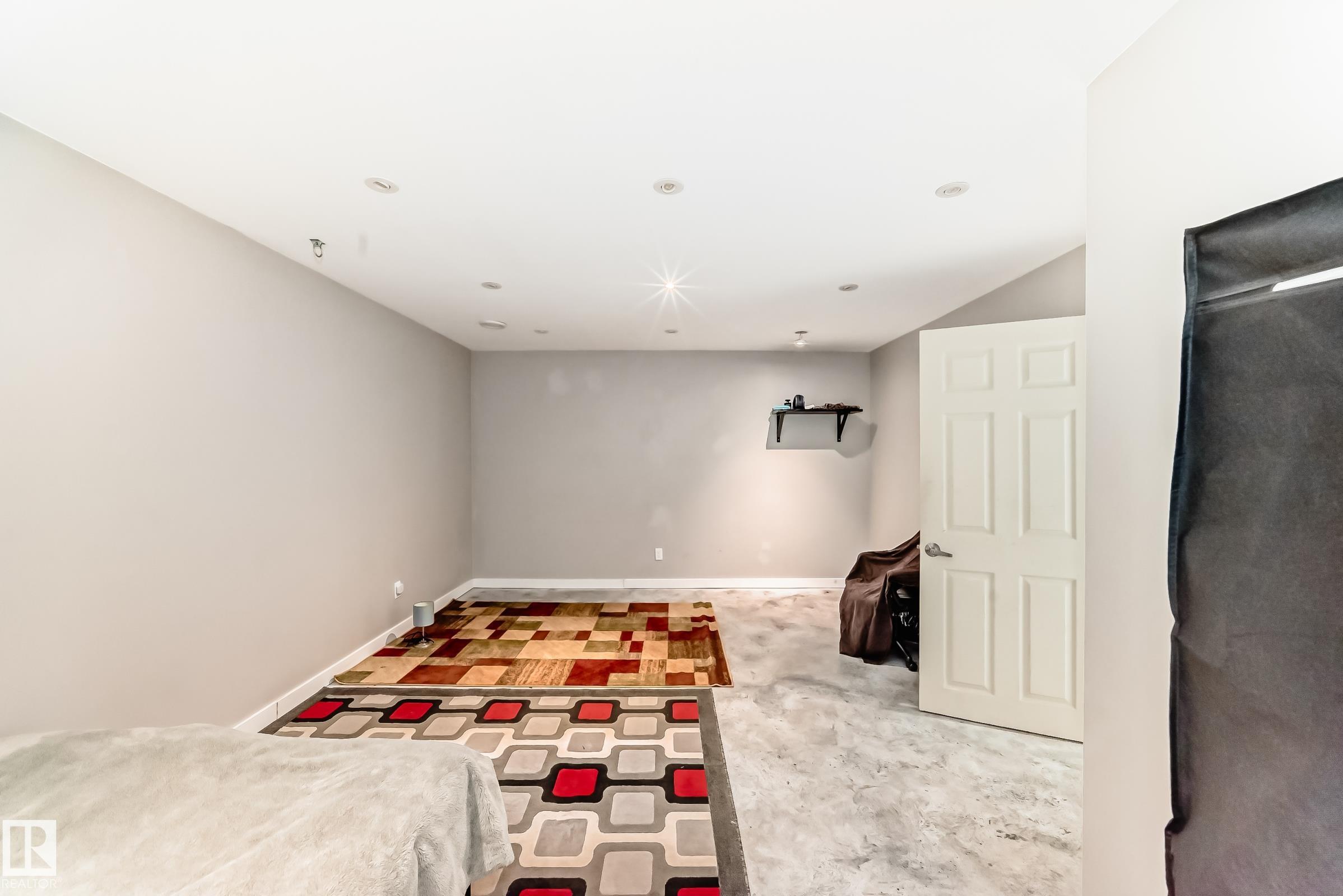 https://zimg.paragon.ice.com/ParagonImages/Property/PM/RAE/225401526/34/0/0/95b16eb638f5157995956923dbbd56a5/1/a9dd7f7b79e5c33fd61ca3e02083ec30/225401526-0ef26703-9aaf-4ade-83f0-026eaa20e0c0.JPG