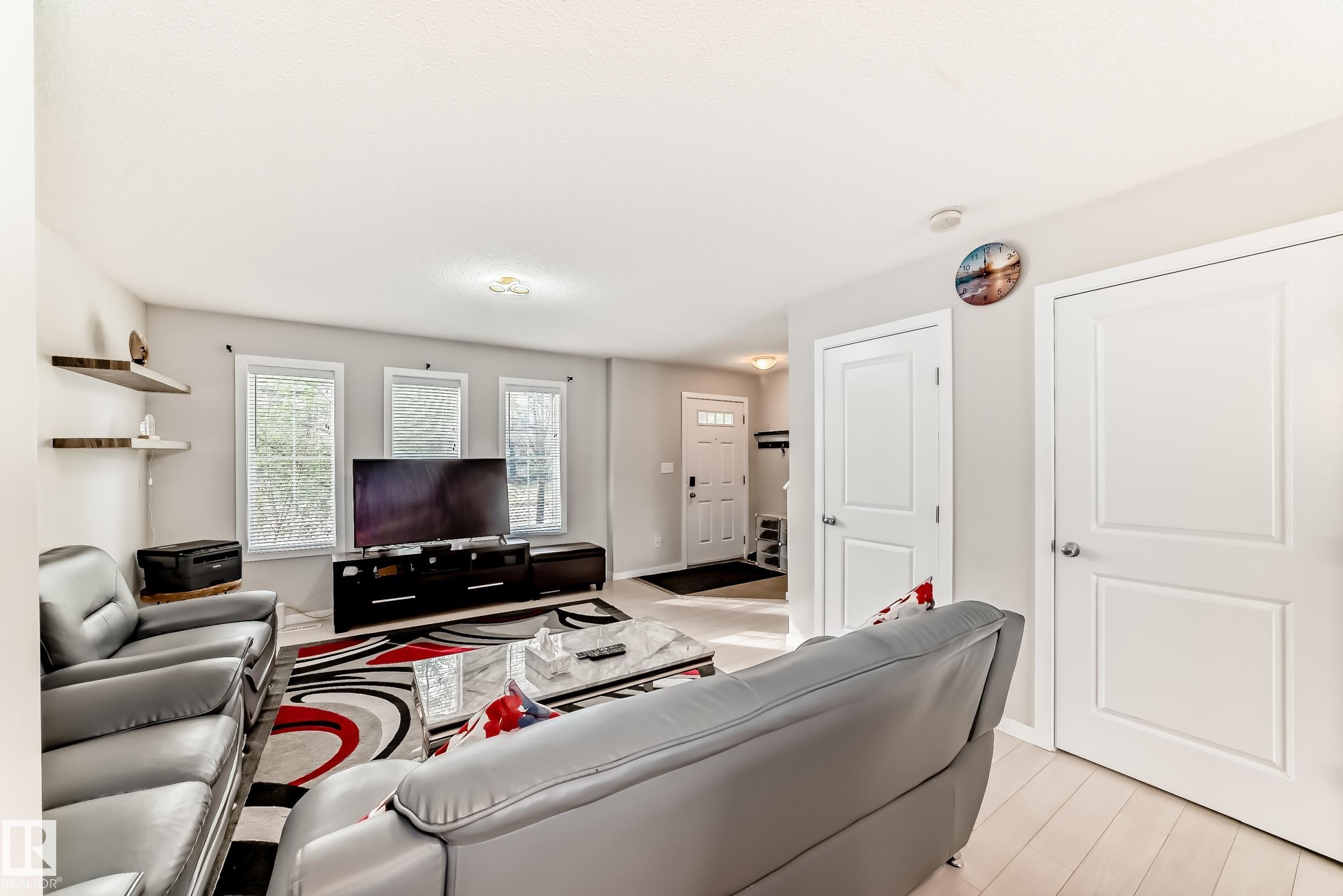 https://zimg.paragon.ice.com/ParagonImages/Property/PM/RAE/225401526/8/0/0/e36db37ce2807368b443bf86fb248ef6/1/a9dd7f7b79e5c33fd61ca3e02083ec30/225401526-afb51ad9-bf22-49d7-806f-24f224b8a363.JPG
