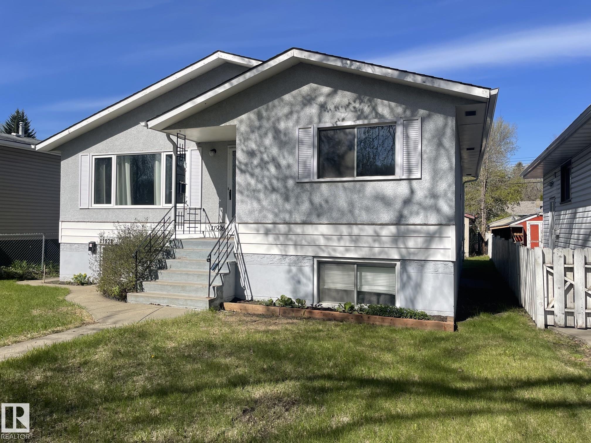 11926/11928 56 Street NW, Newton, Edmonton