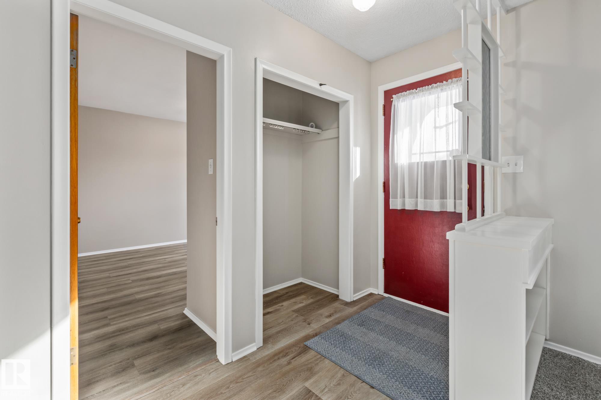 11926/11928 56 Street NW, Newton, Edmonton