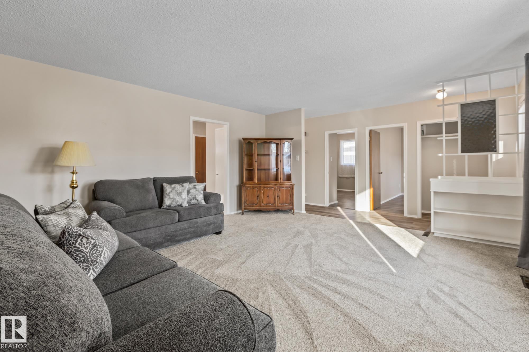 11926/11928 56 Street NW, Newton, Edmonton