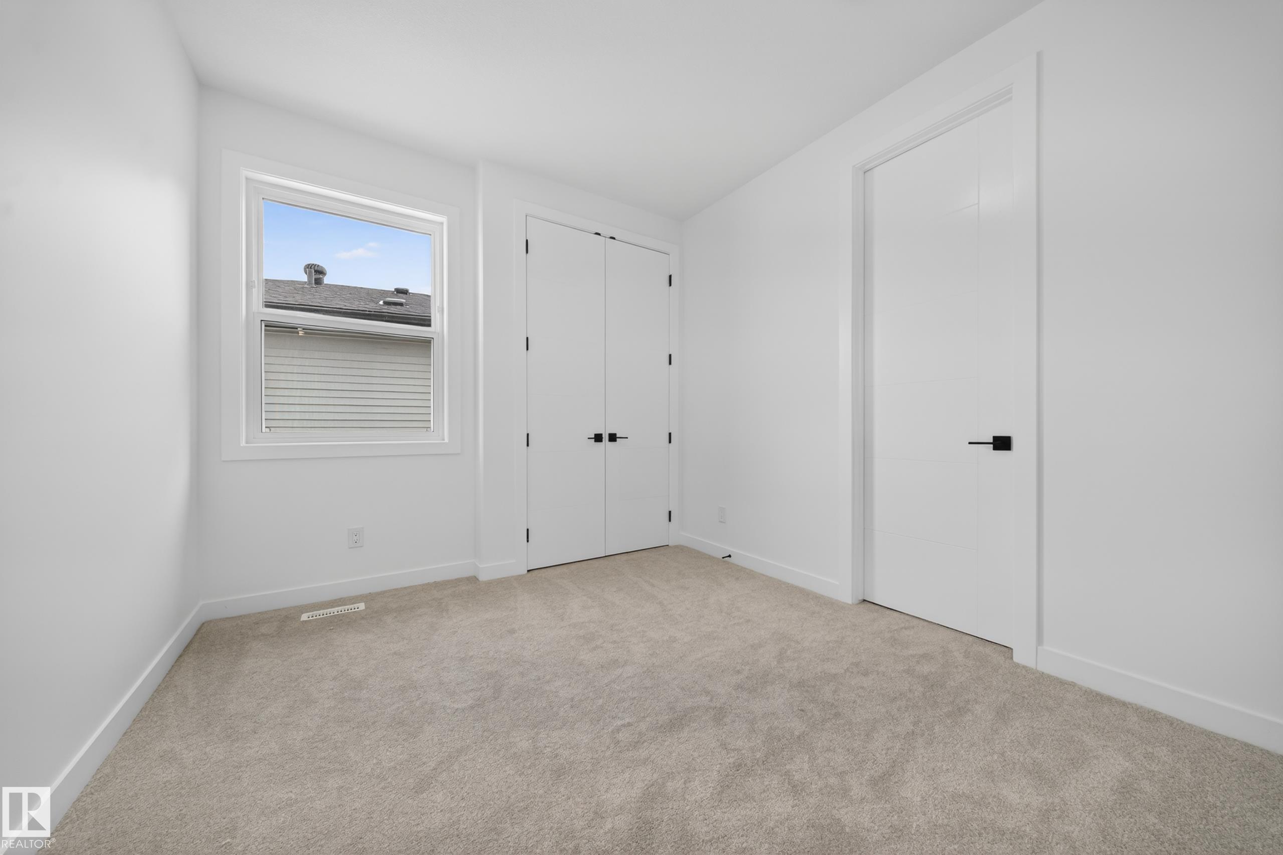 https://zimg.paragon.ice.com/ParagonImages/Property/PM/RAE/225401532/48/0/0/07042b66b16307c40b1105b4a5d26044/1/b3b2dbe368d3ae864565e2d3e47b5ce6/225401532-6a2c5a03-d055-4e16-8849-34156d344634.JPG