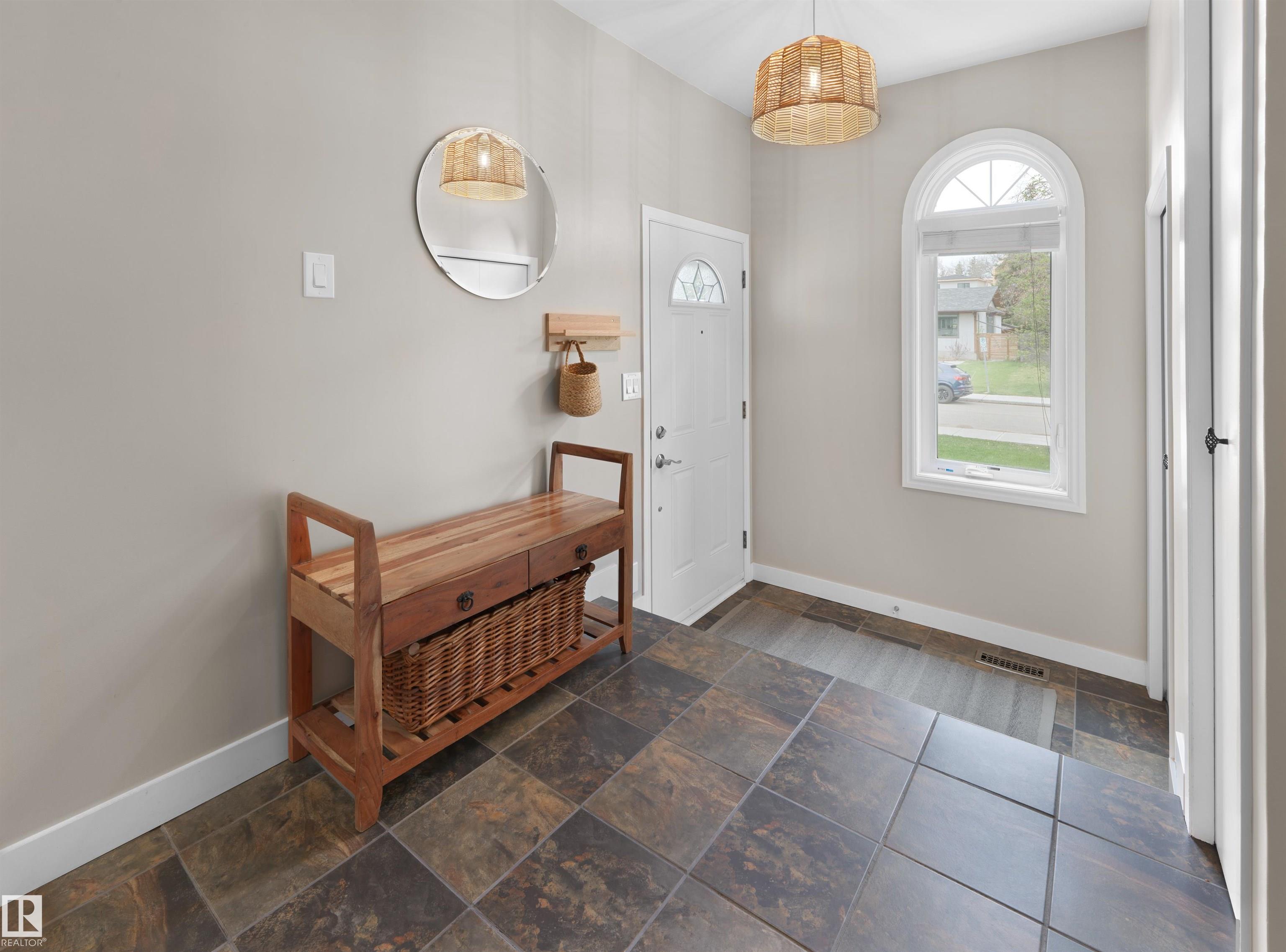 11635 72 Avenue NW, Belgravia, Edmonton