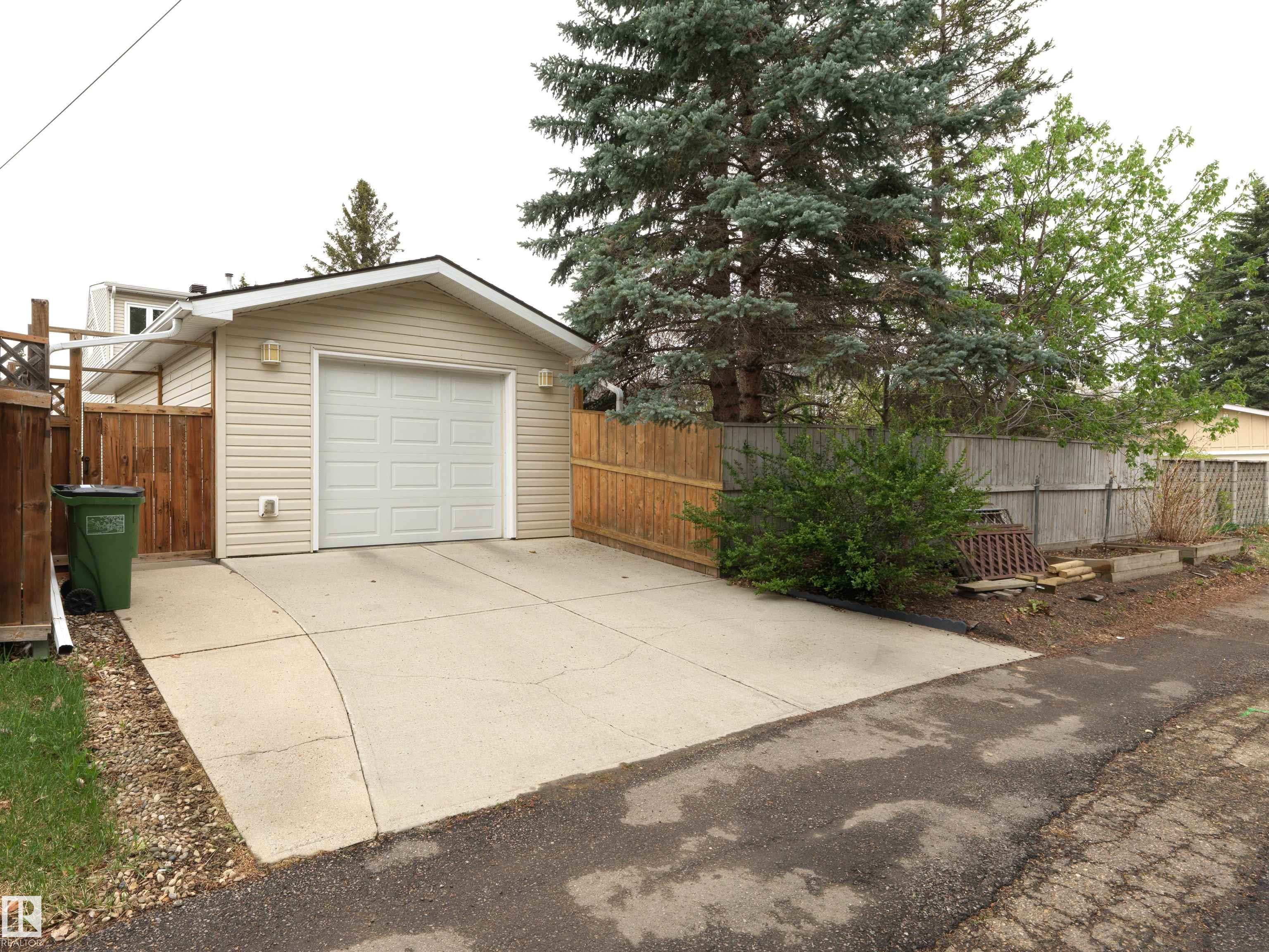Photo 38 at 11635 72 Avenue NW, Belgravia, Edmonton