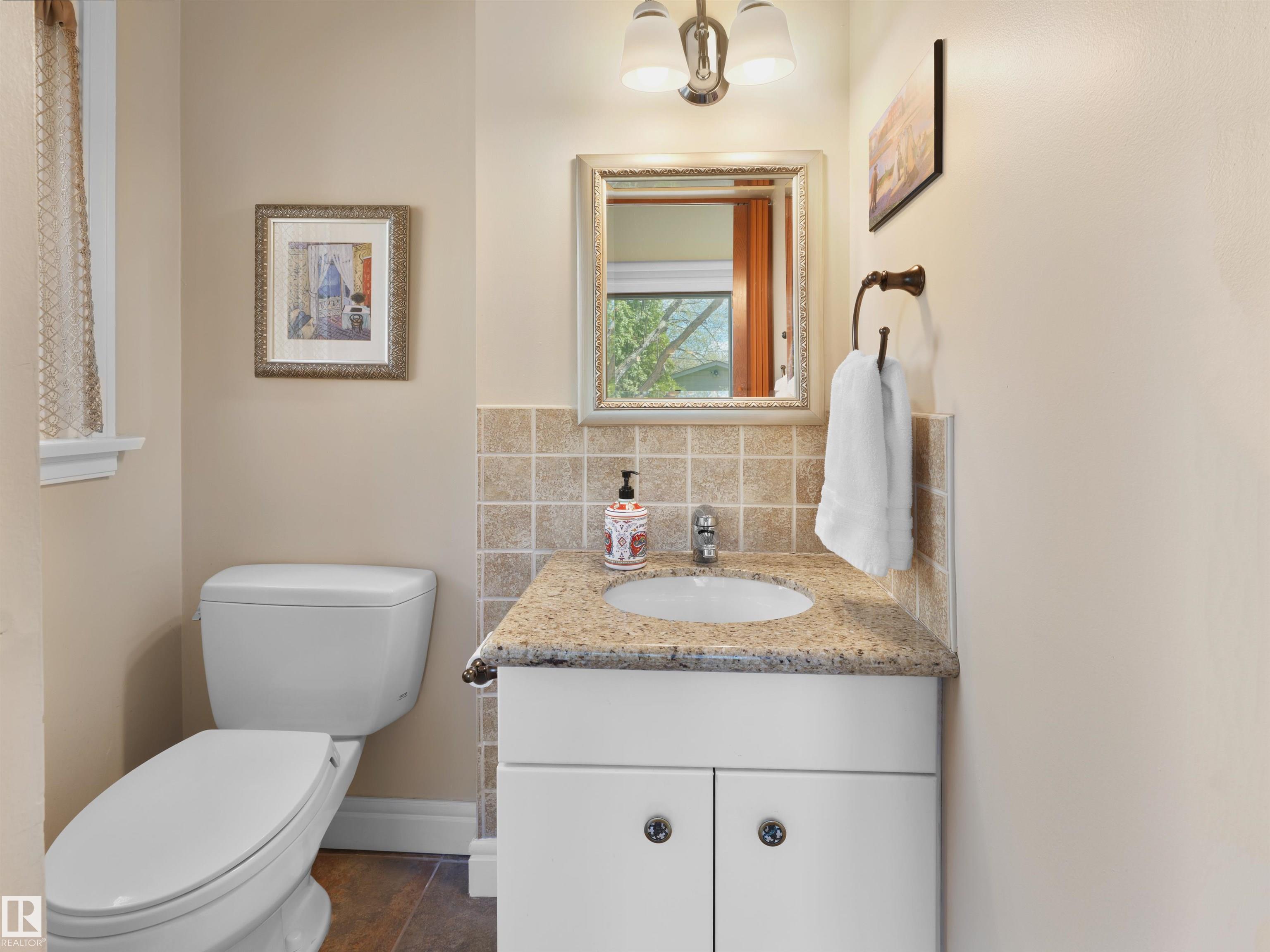 Photo 13 at 9202 117 Street NW, Windsor Park, Edmonton