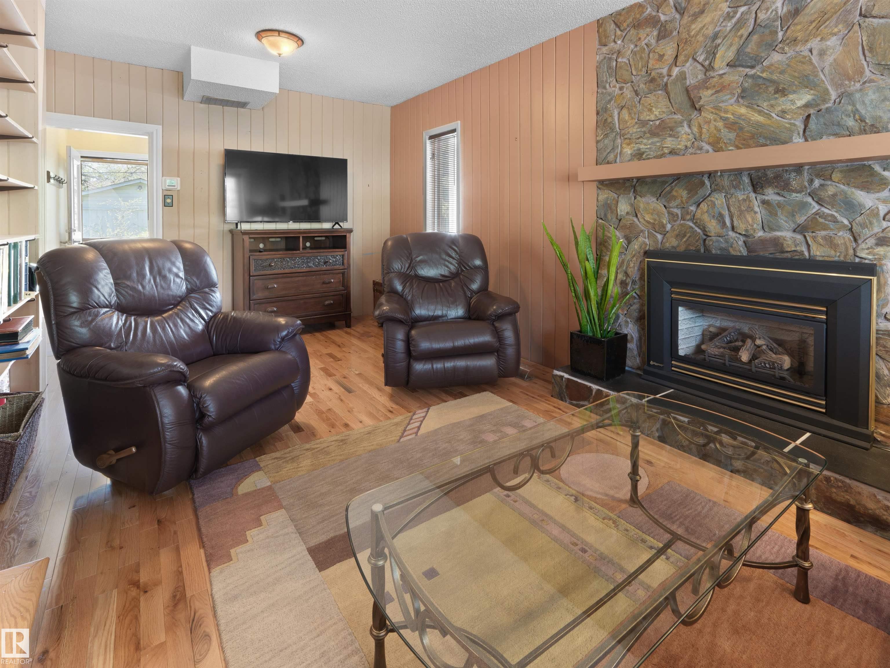 Photo 15 at 9202 117 Street NW, Windsor Park, Edmonton