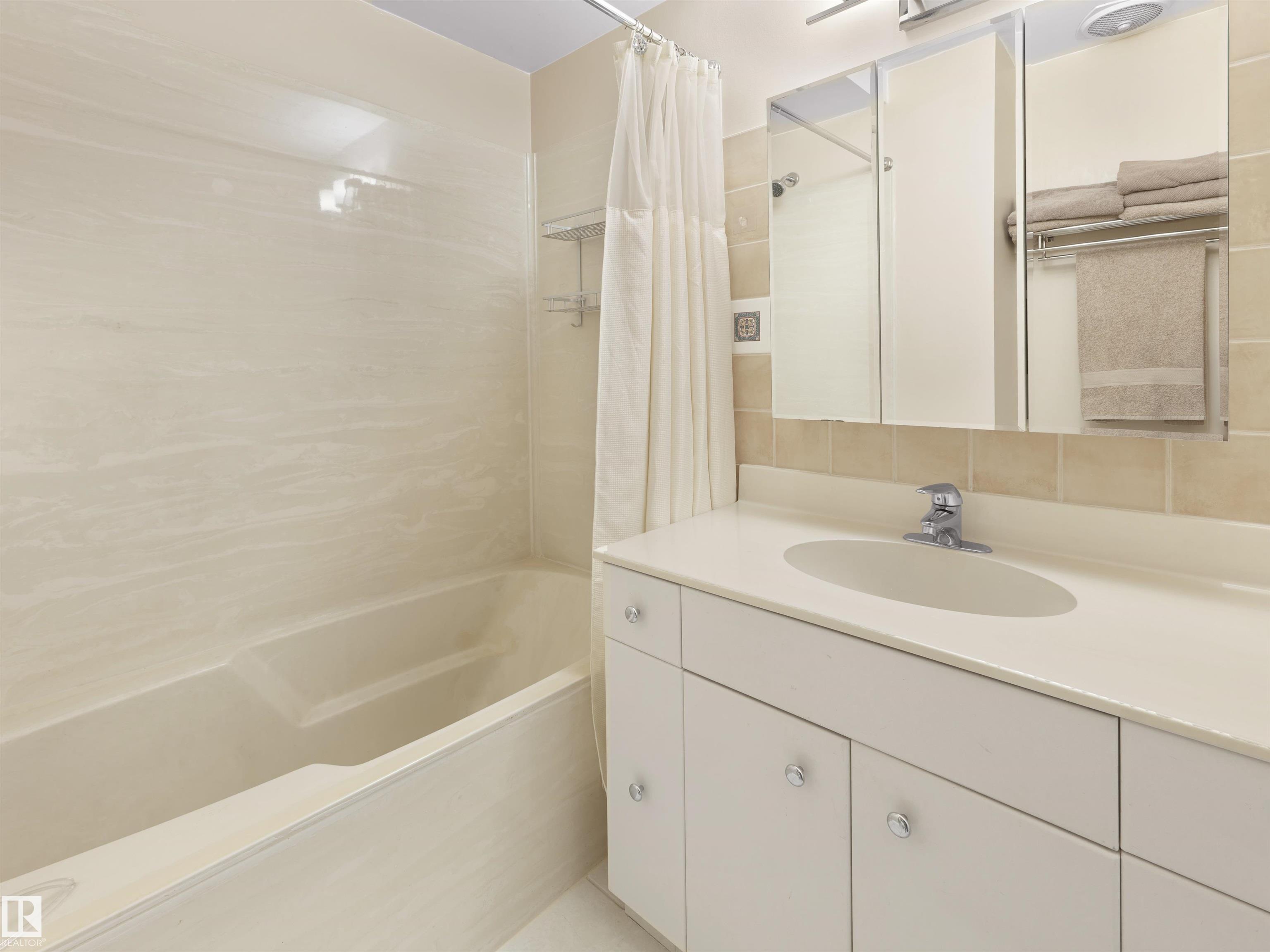 Photo 19 at 9202 117 Street NW, Windsor Park, Edmonton