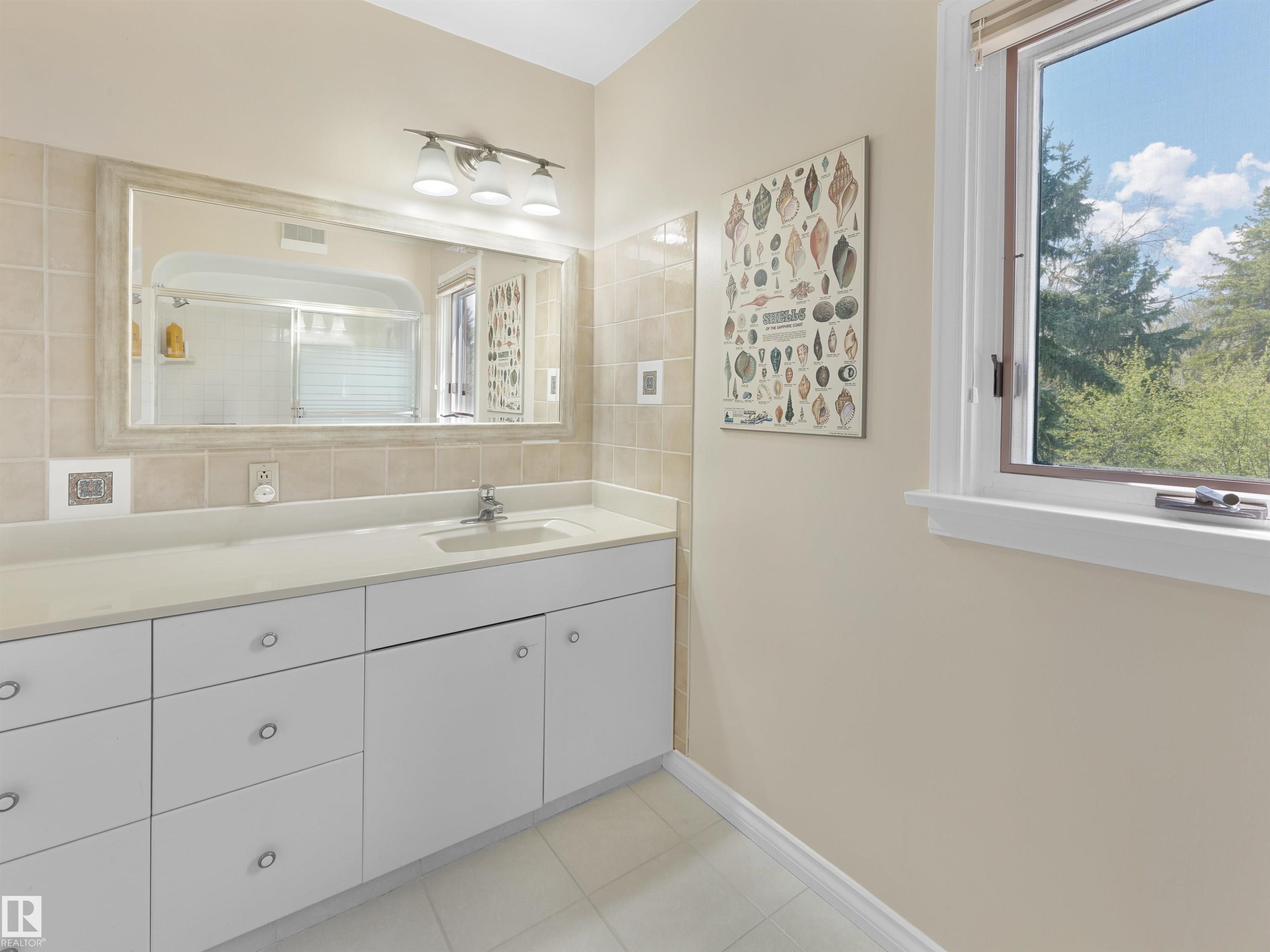 Photo 23 at 9202 117 Street NW, Windsor Park, Edmonton