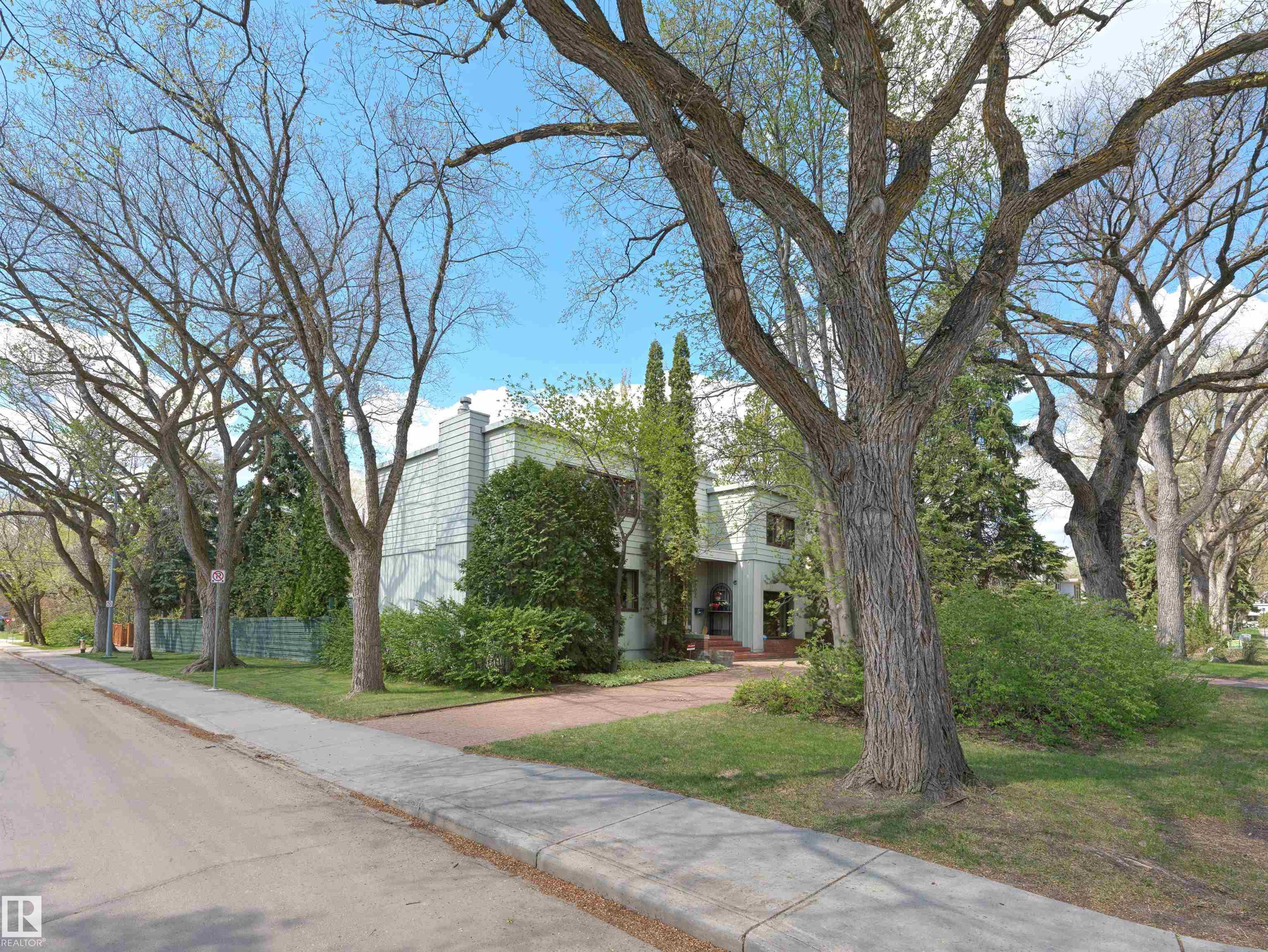 Photo 37 at 9202 117 Street NW, Windsor Park, Edmonton