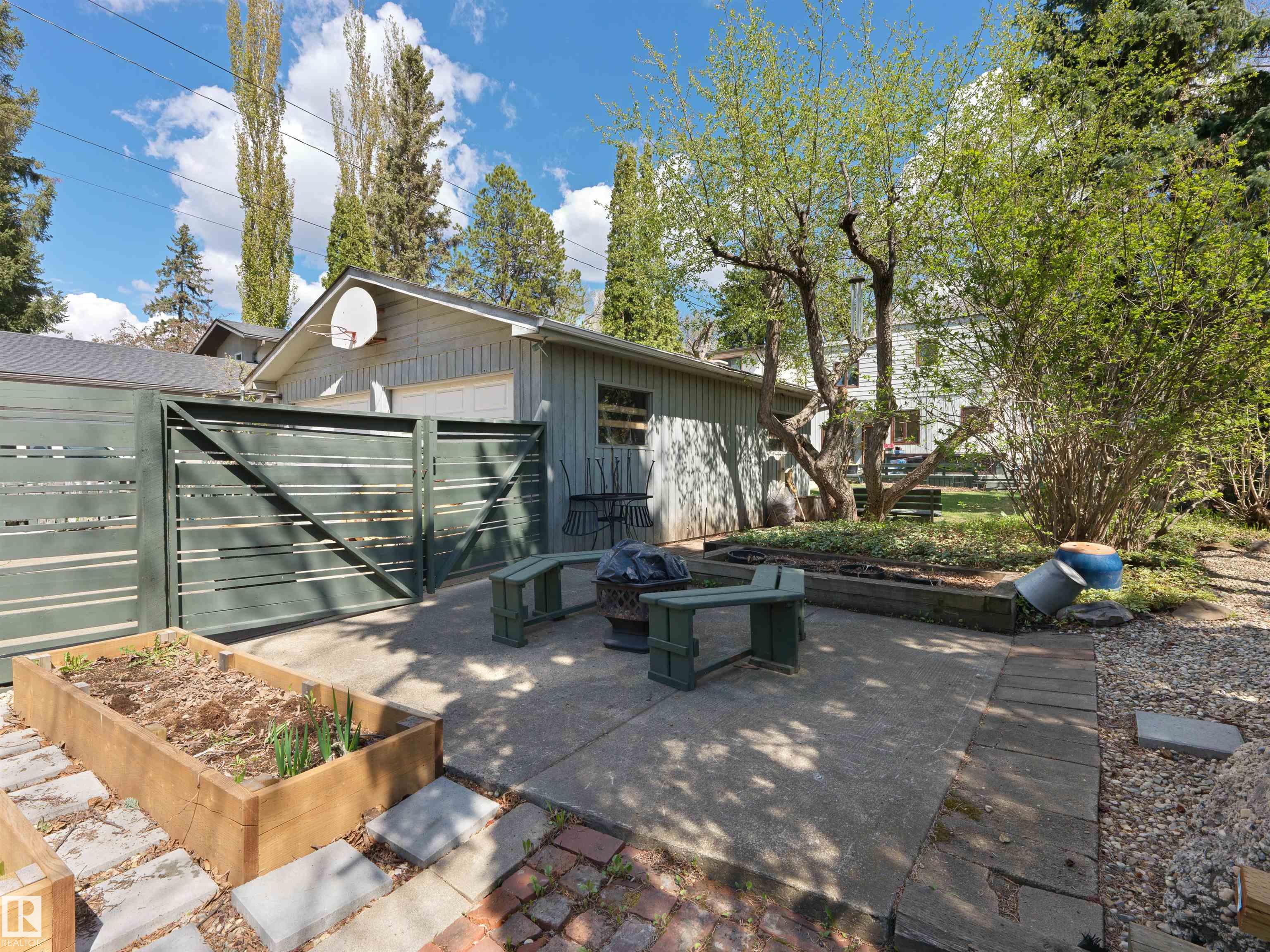 Photo 38 at 9202 117 Street NW, Windsor Park, Edmonton
