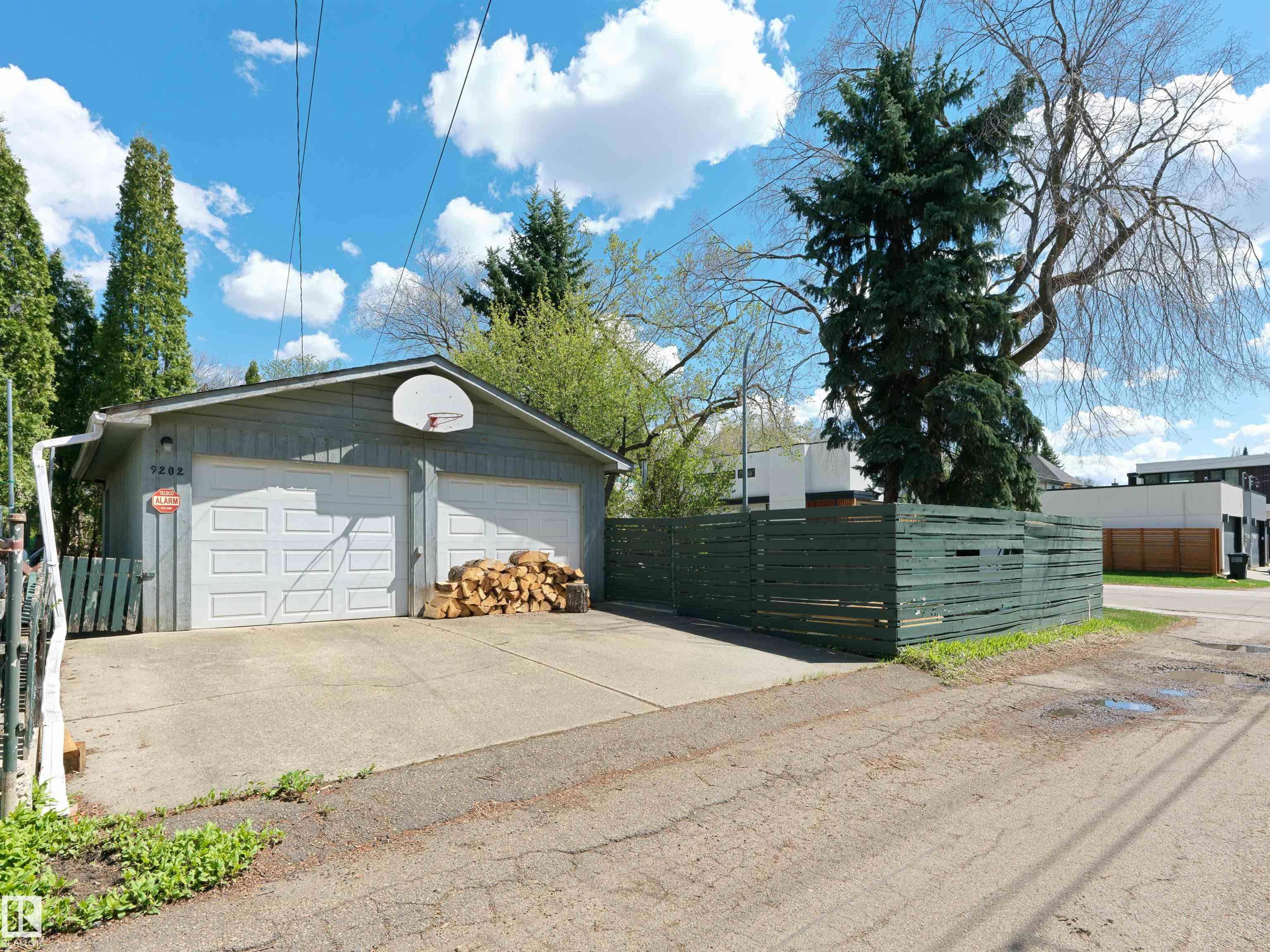 Photo 39 at 9202 117 Street NW, Windsor Park, Edmonton